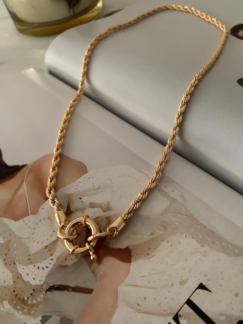 Önden Kapama Burgu Kolye (54 cm).
