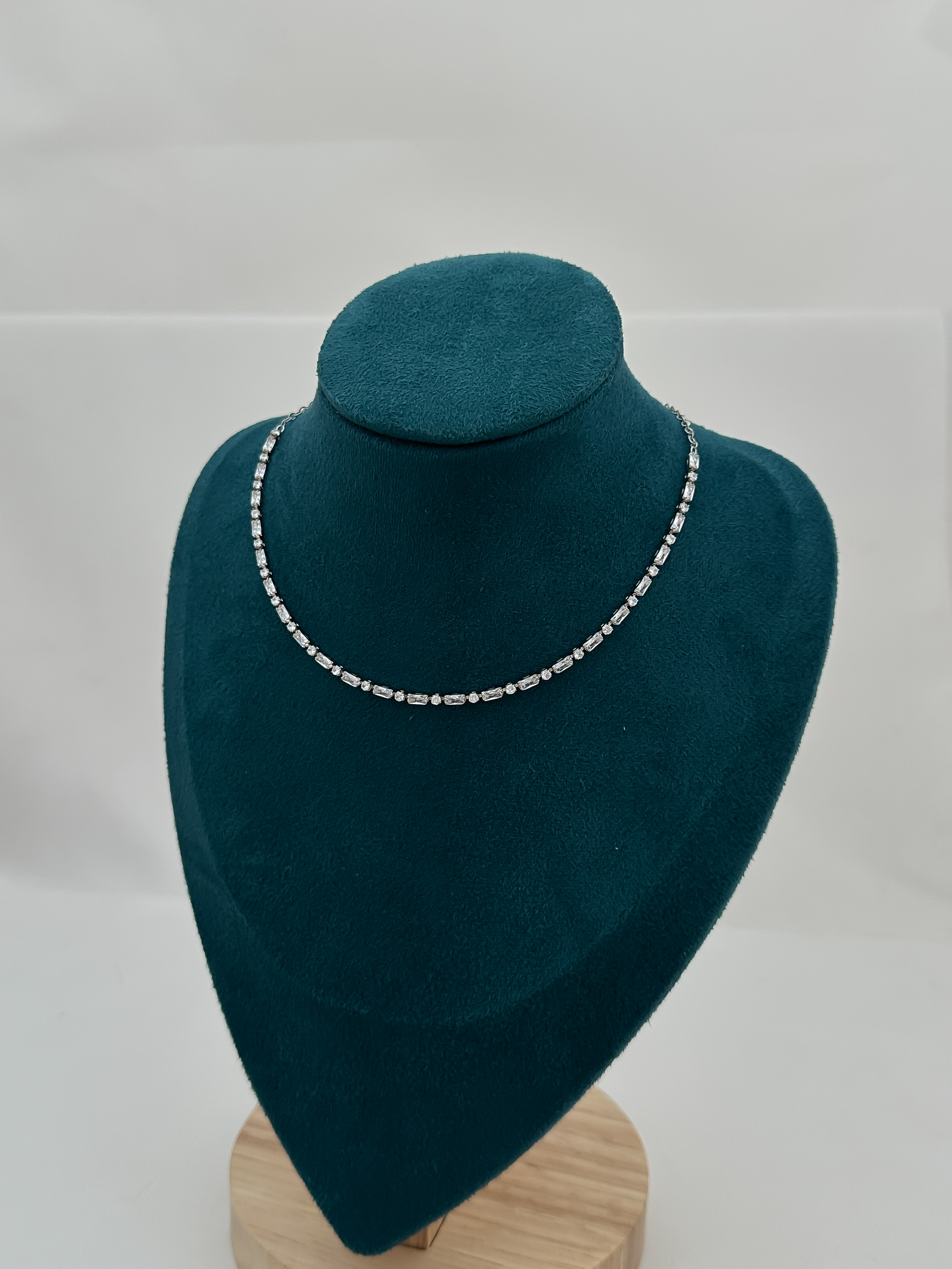 Özel Seri Baget Taş Ve Nokta Taş Sıralı Choker Kolye (44 Cm)