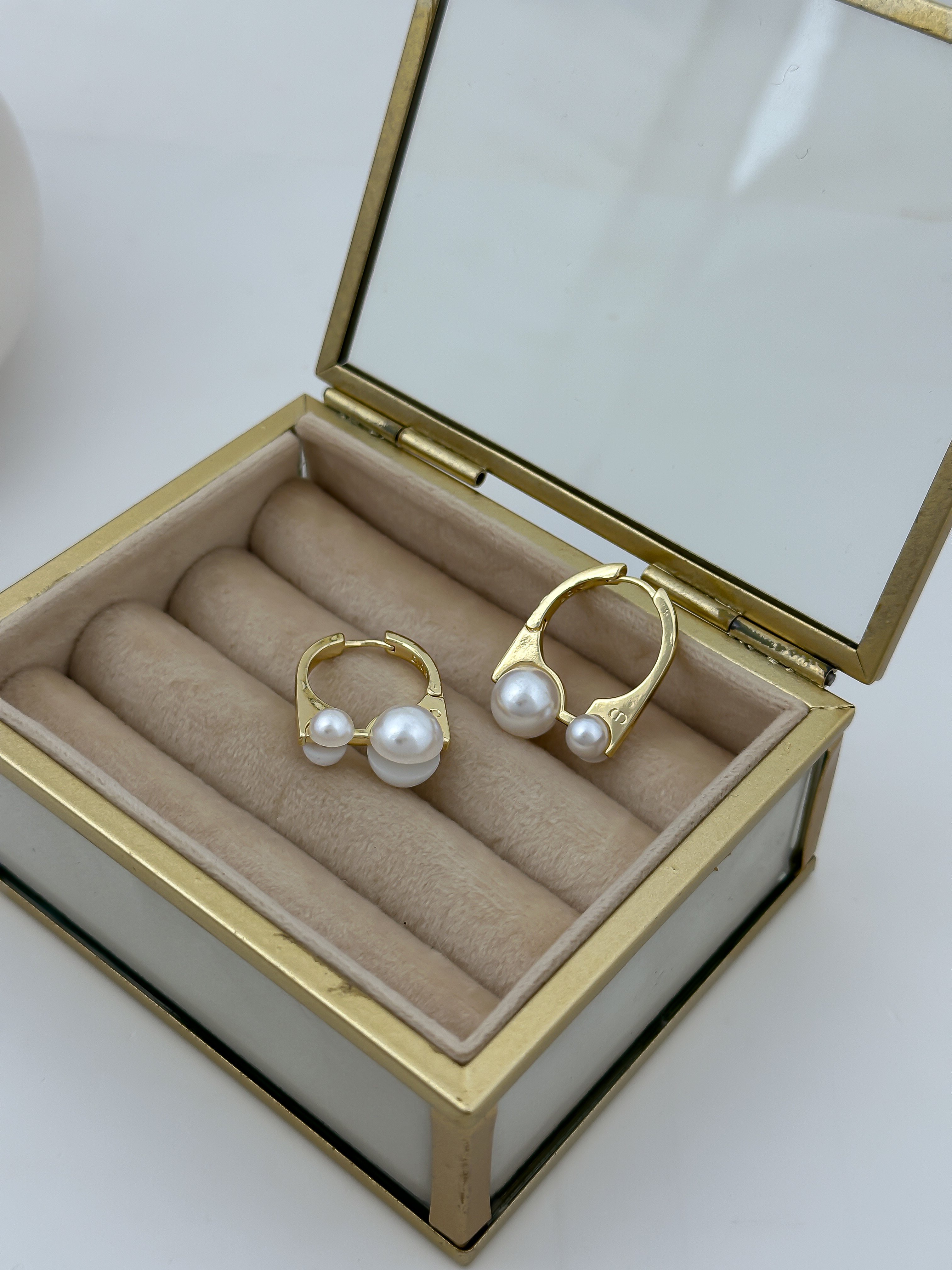 Özel Seri Büyüklü Küçüklü Top İnci Detay Halka Küpe (İç Çap:1.7 Cm)