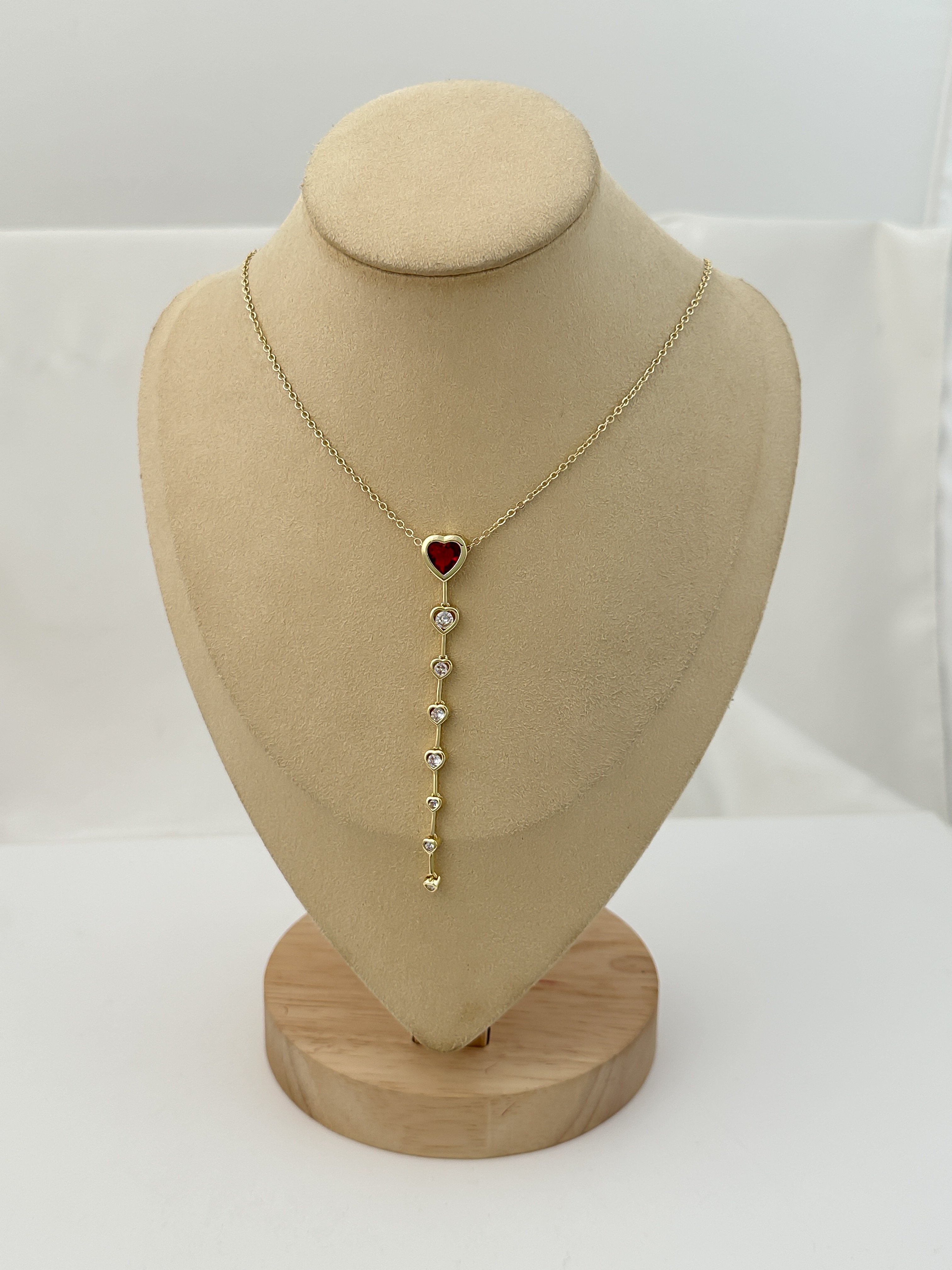 Özel Seri Fuşya Taşlı Kalp Sıralı Y Model Dekolte Kolye (52cm).