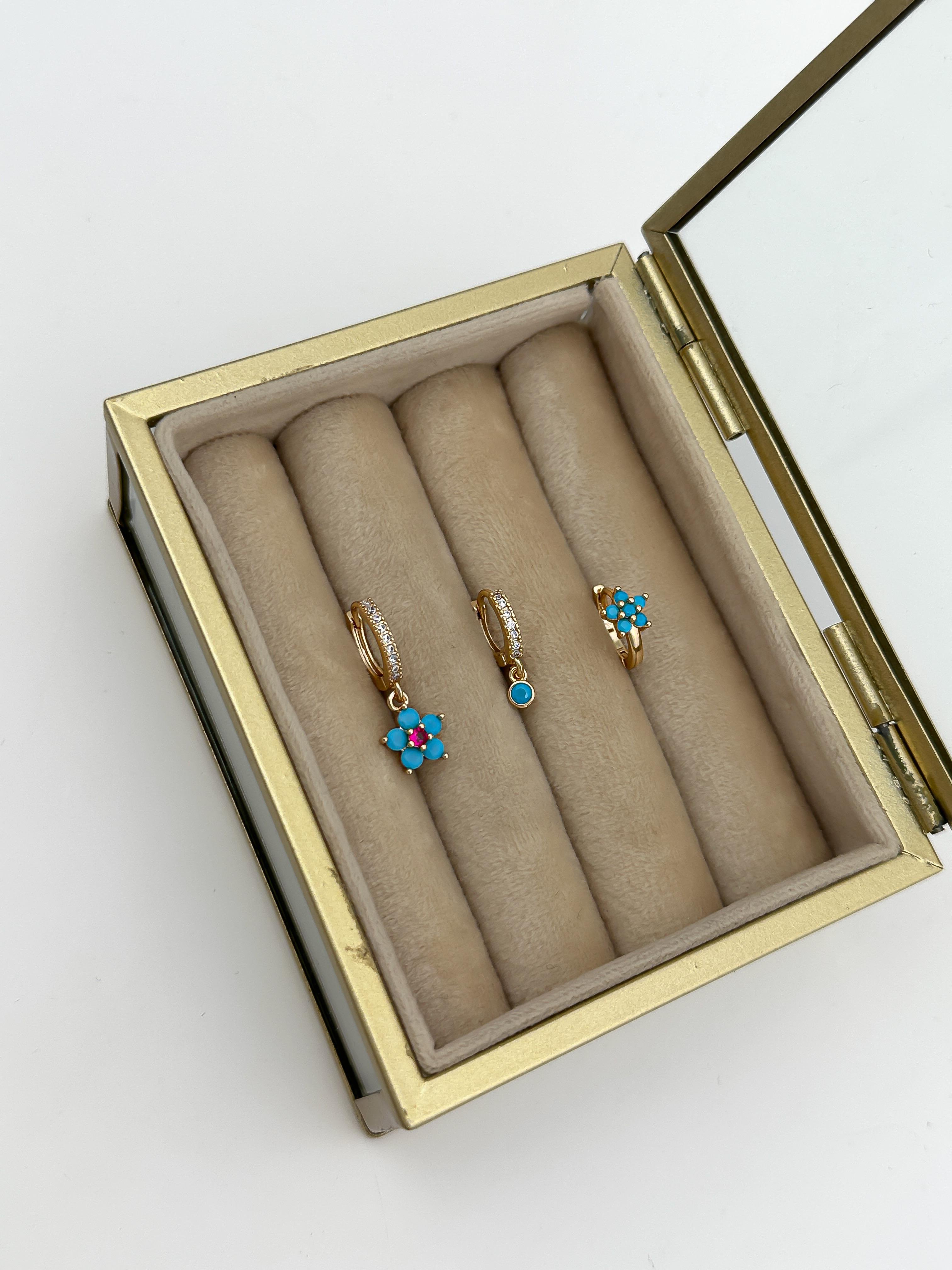 Özel Seri Gold Mavi Taşlı Çiçek Figür Sallantılı Üçlü Set Küpe