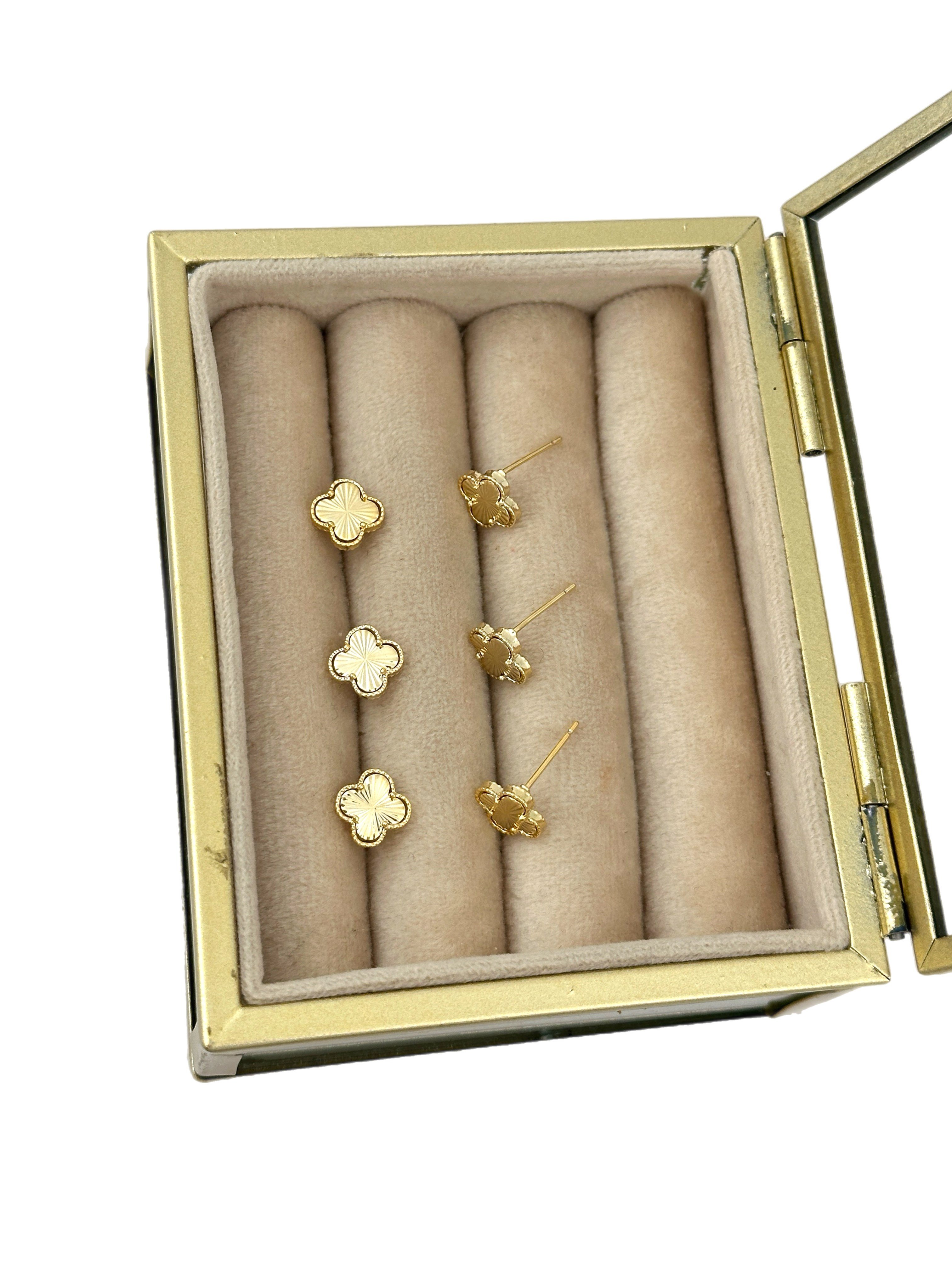 Özel Seri Gold Renk Lazer Kesim İşlemeli Yonca Figür Çoklu Set Küpe