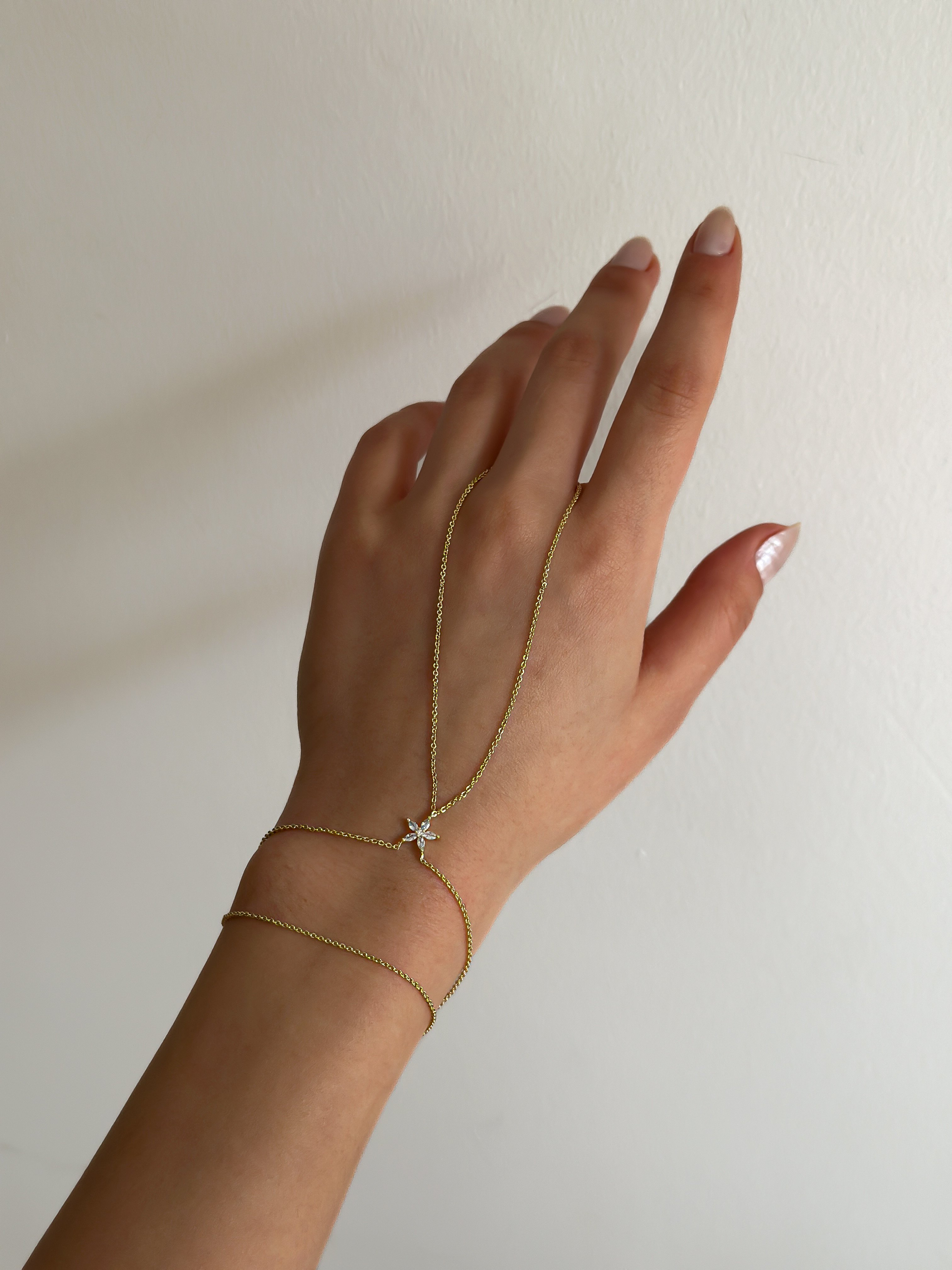 Özel Seri Gold Zirkon Taşlı Çiçek Detay Şahmeran