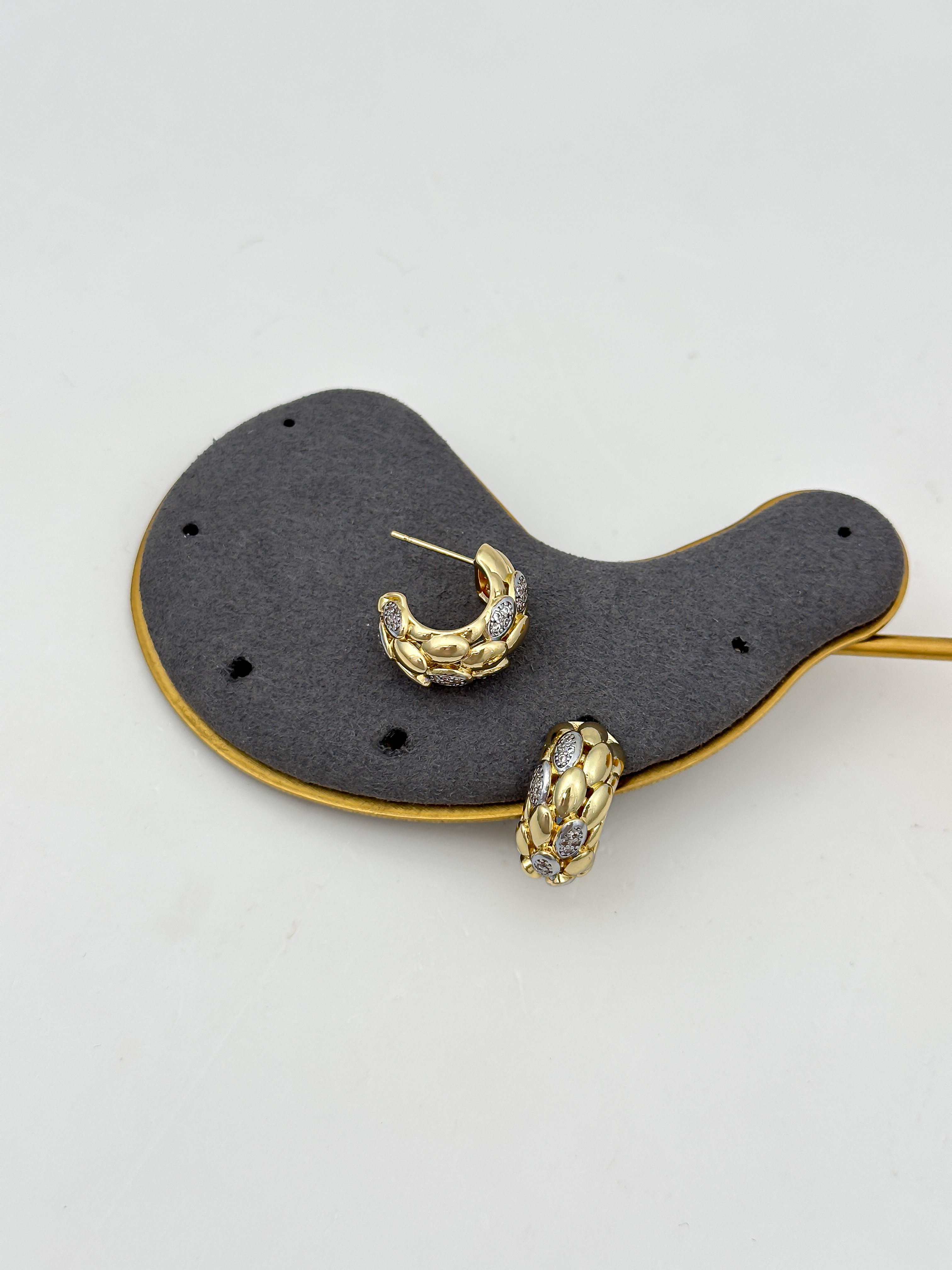 Özel Seri Mini Oval Plaka Ve Zirkon Taş Detay C Model Küpe