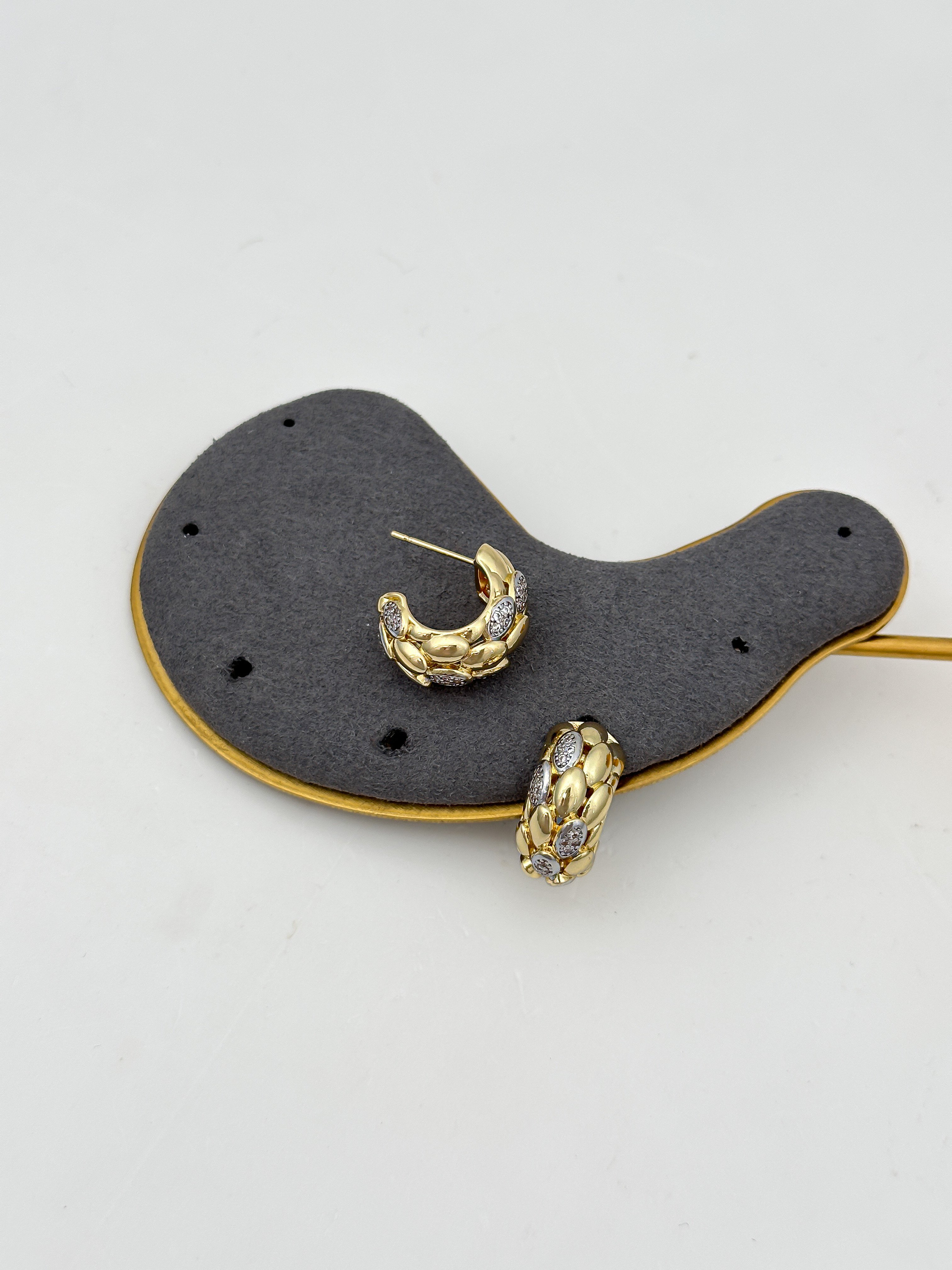 Özel Seri Mini Oval Plaka Ve Zirkon Taş Detay C Model Küpe