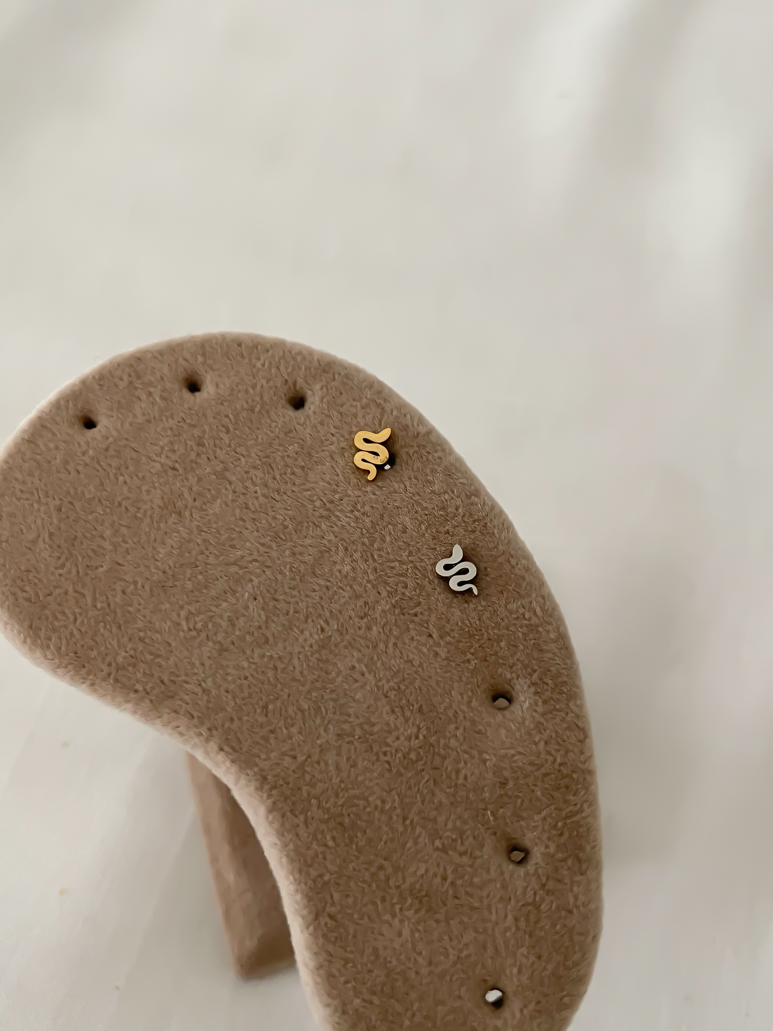 Özel Seri Plaka Yılan Piercing