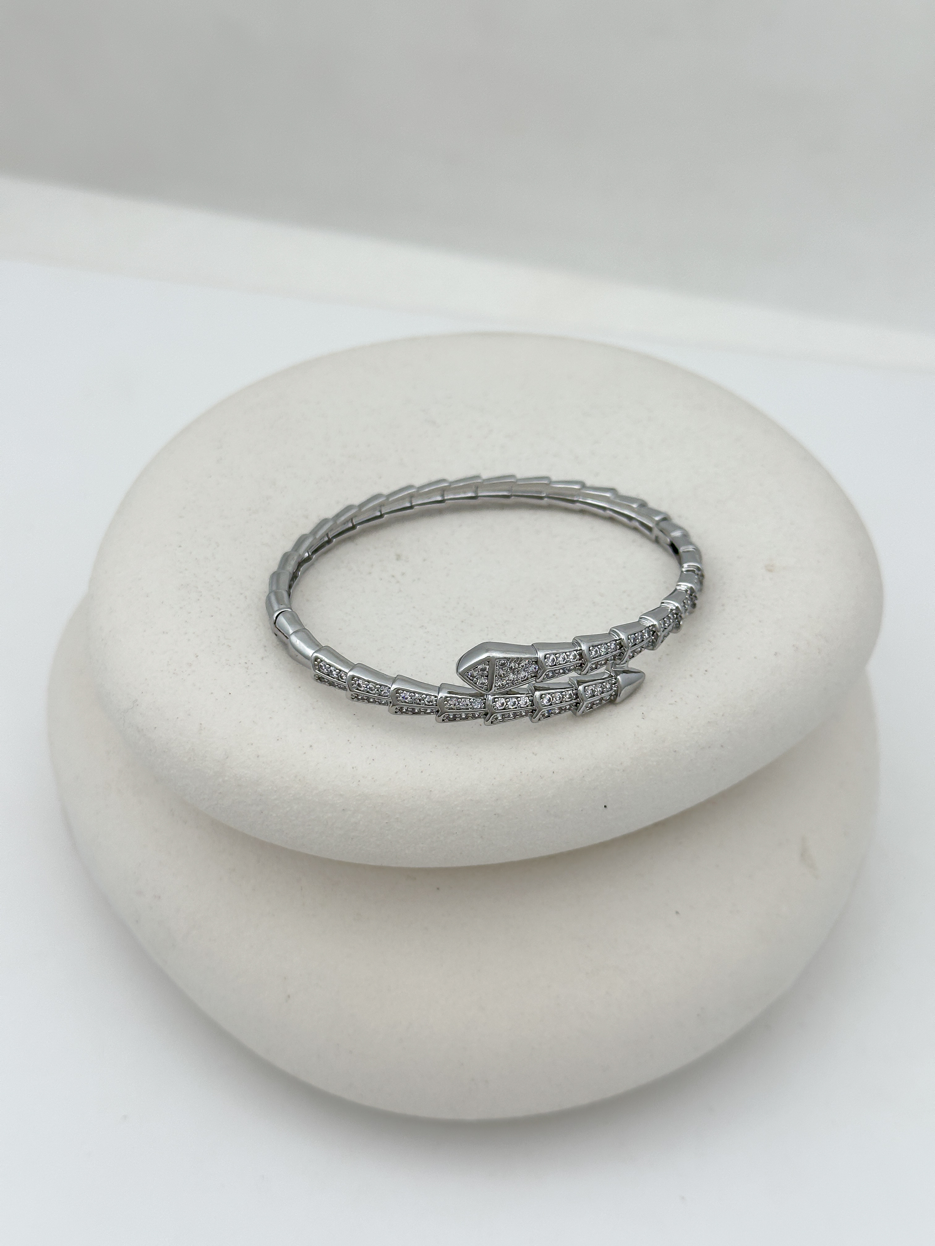 Özel Seri Zirkon Taşlı Yılan Model Bileklik ( İç Çap : 5.8 Cm )