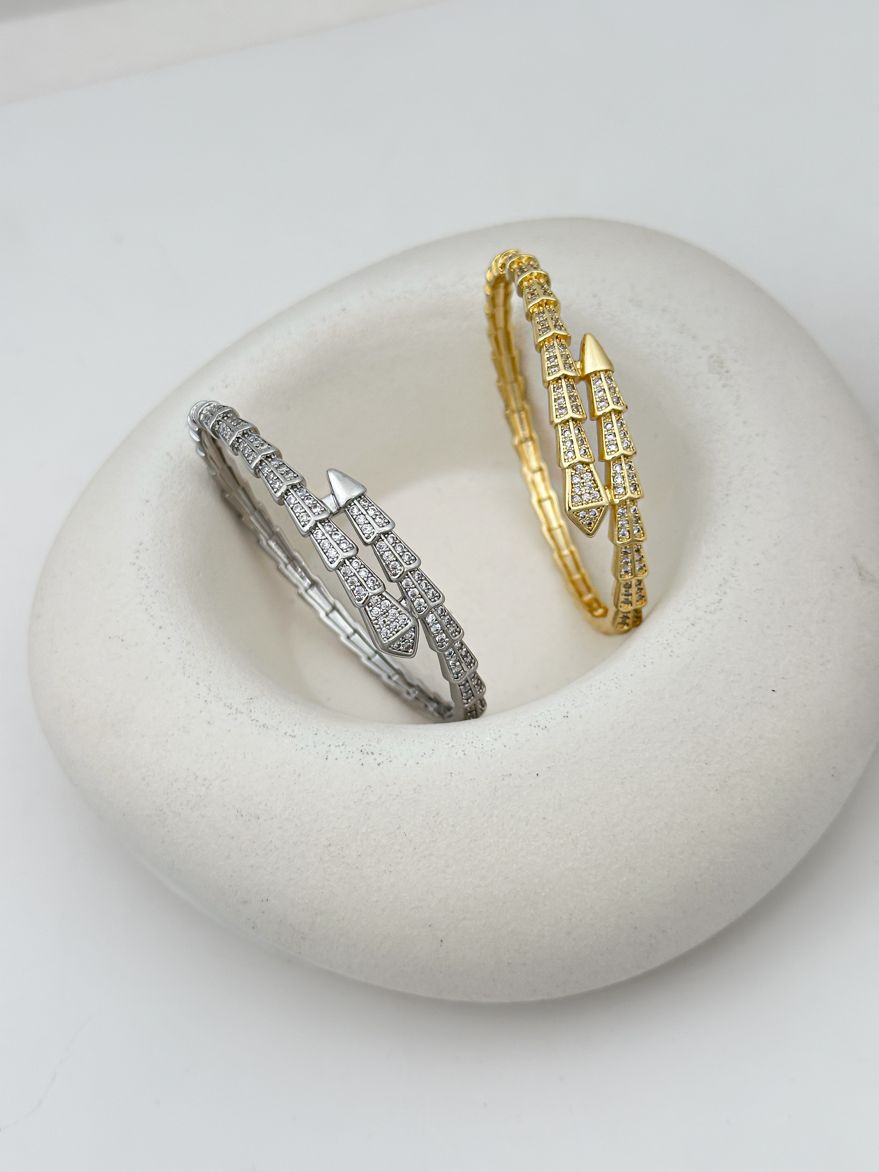 Özel Seri Zirkon Taşlı Yılan Model Bileklik ( İç Çap : 5.8 Cm )