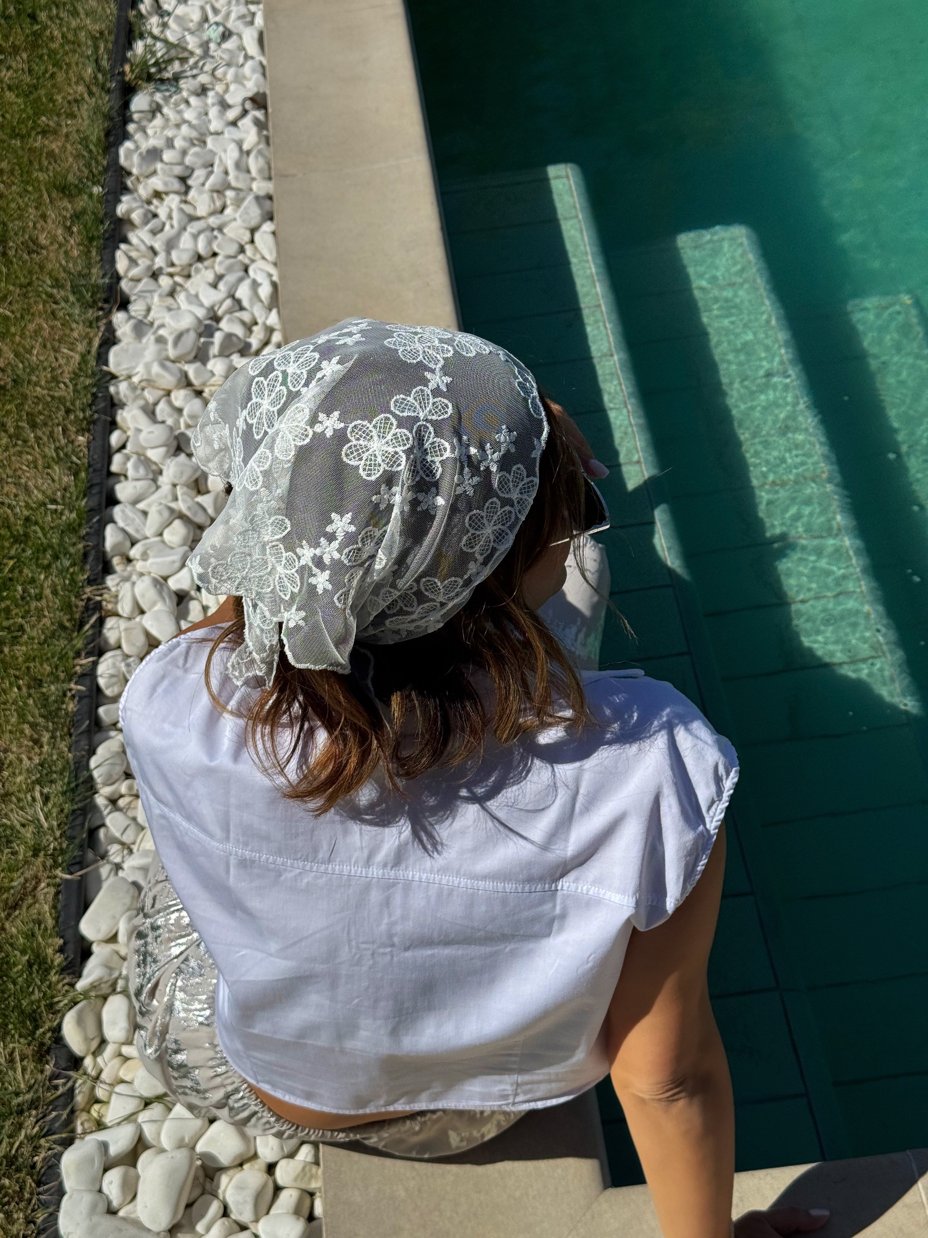 Papatya Çiçek Figür Kısa Model Dantel Üçgen Bandana & Fular
