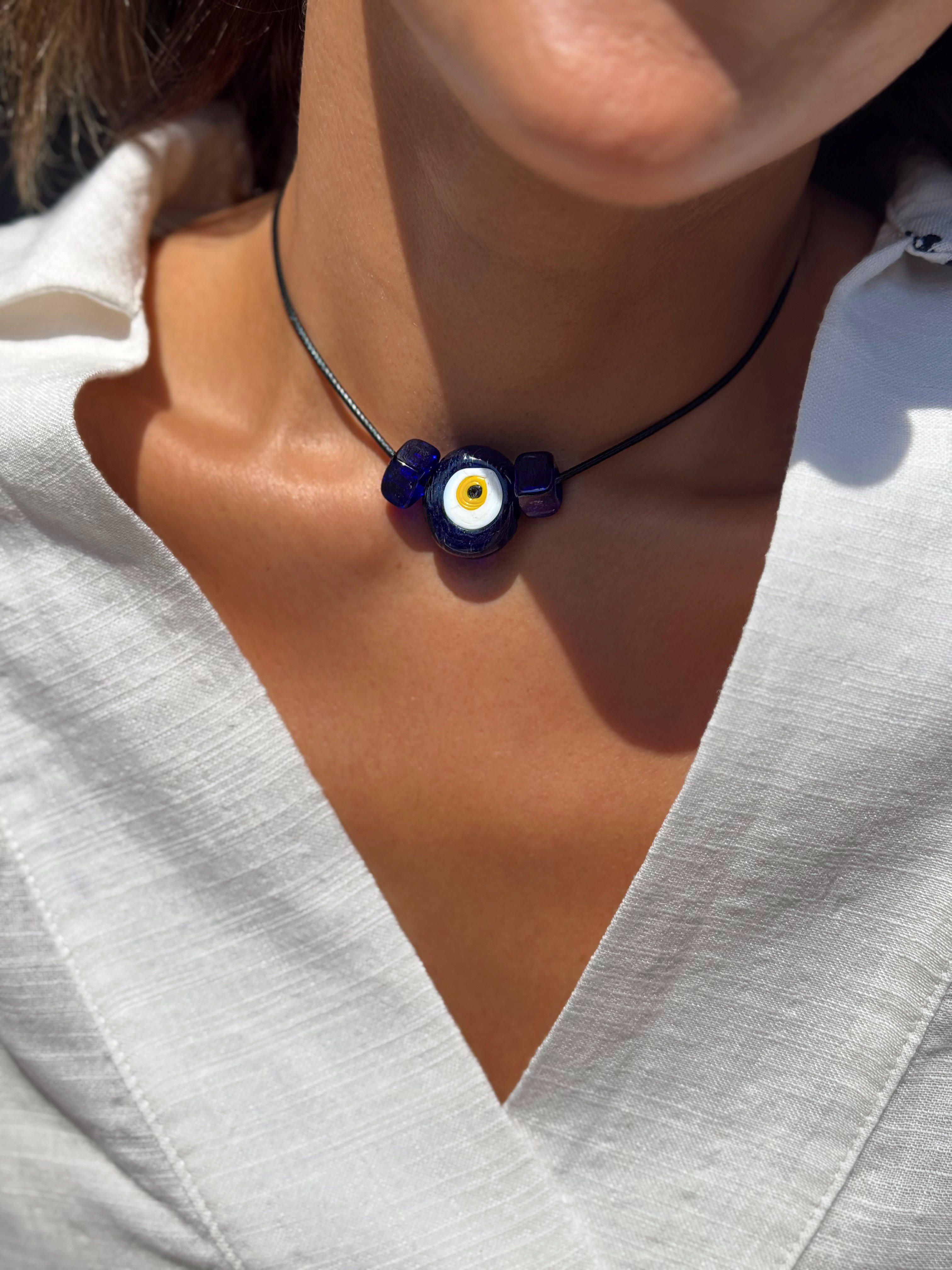 Siyah Deri İpte Nazar Cam Boncuk Asansörlü Choker Kolye