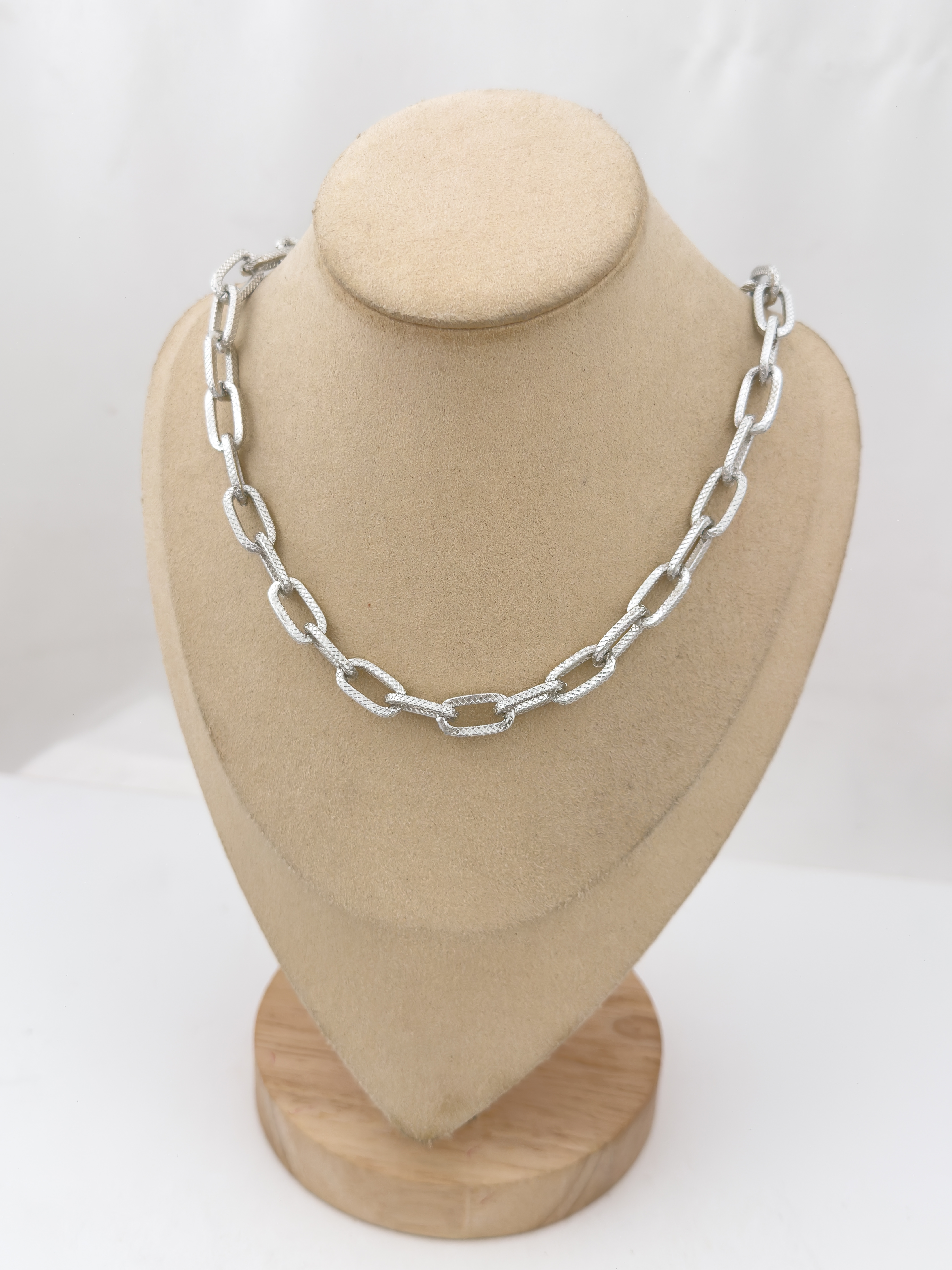 Trtıklı İşlemeli Oval Halka Geçmeli Zincir Kolye ( 54 Cm )