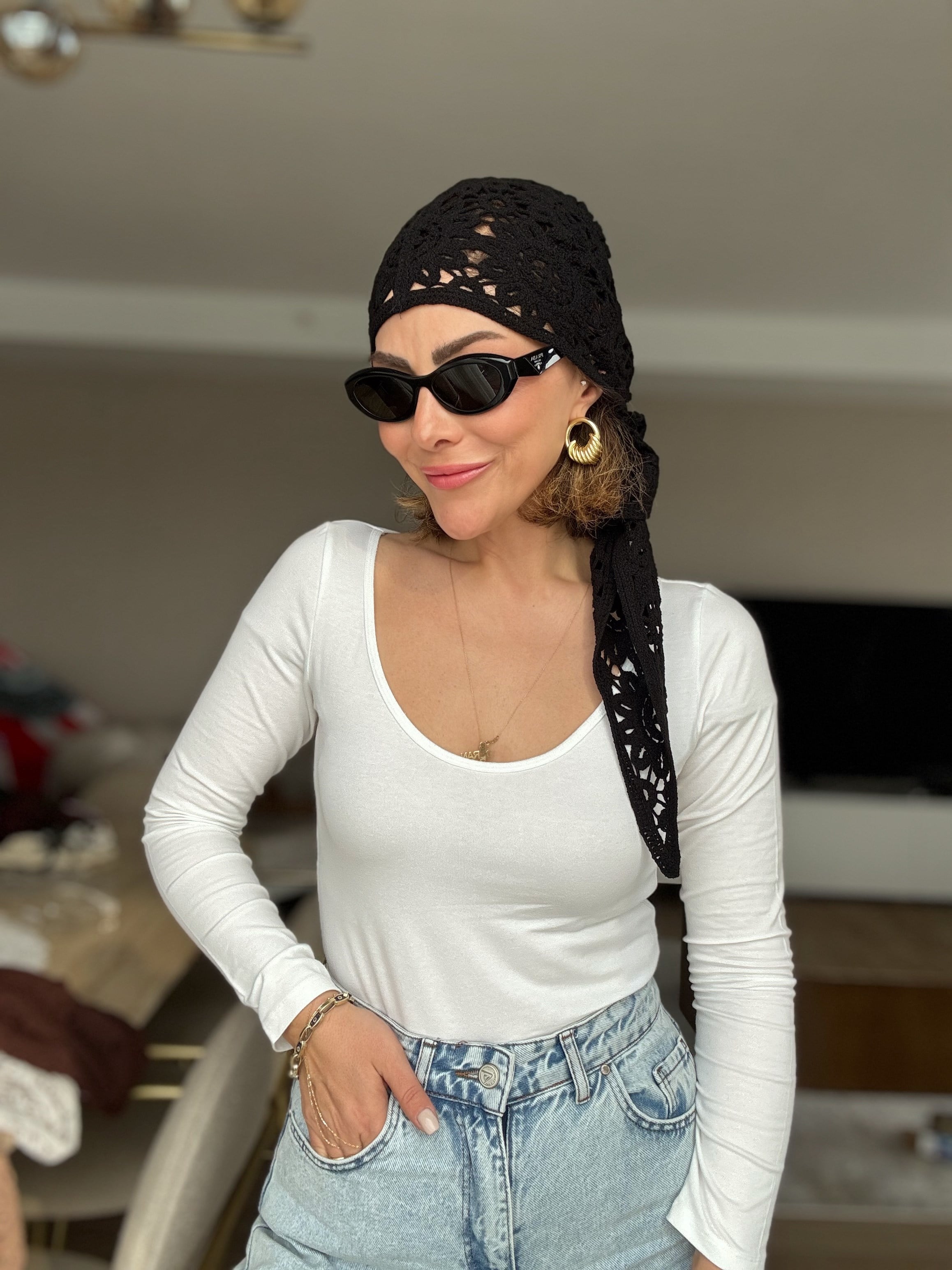 Üçgen Örme Dantelli Siyah Pareo