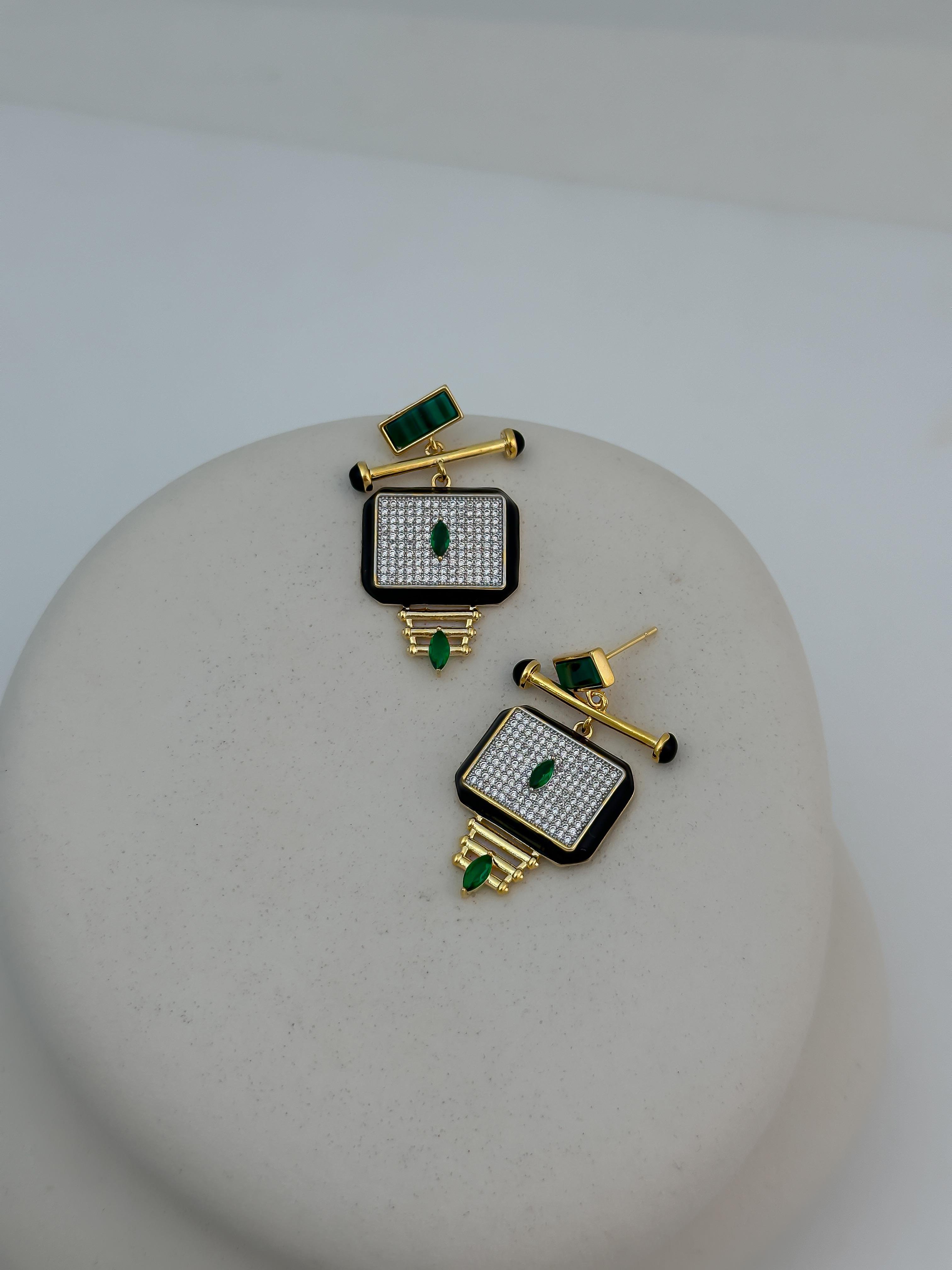 Zirkon Taşlı Yeşil Oval Taş Detay Tasarım Küpe