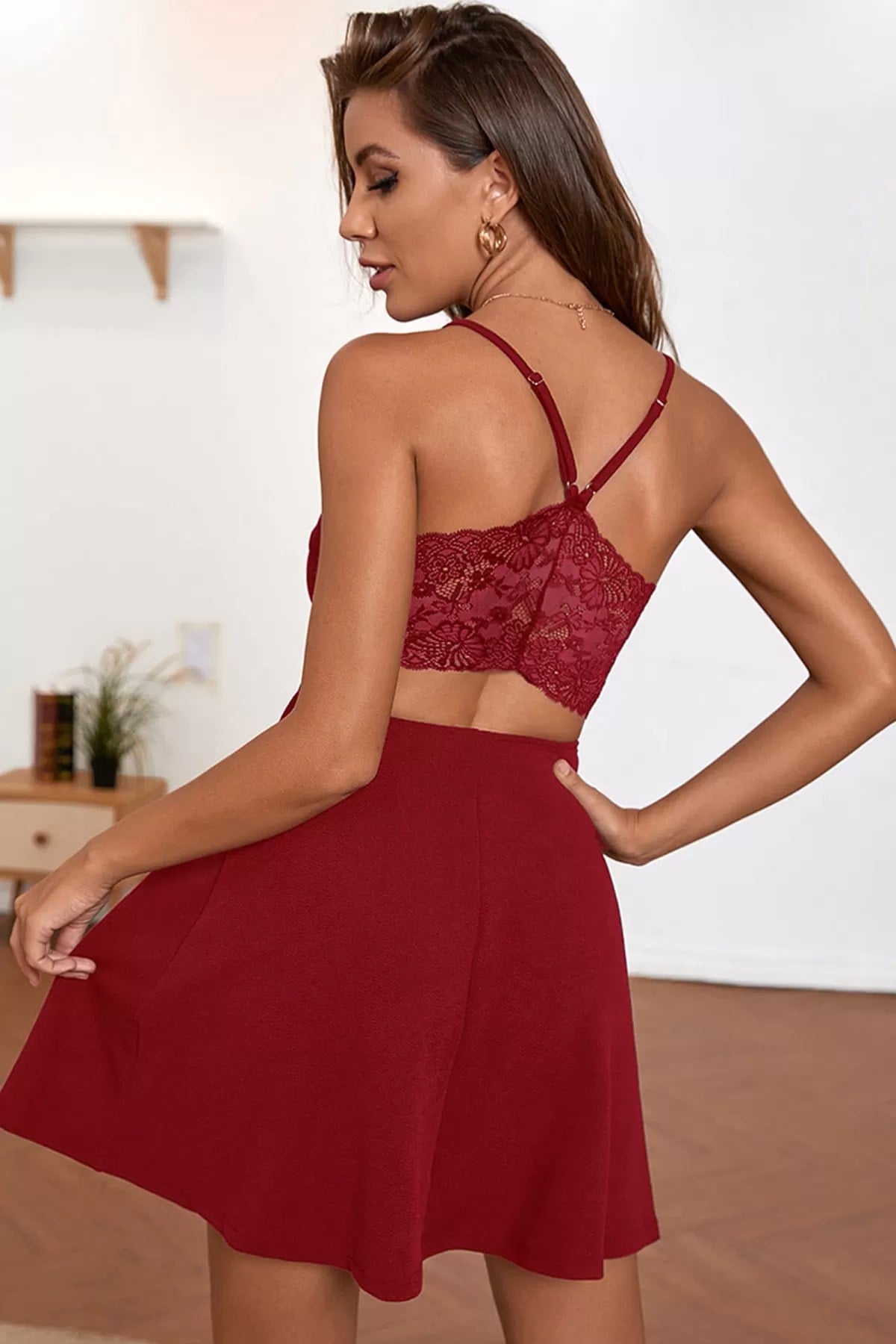 Bordo İp Askılı Sırt ve Göğsü Dantel Detaylı Şık Elbise