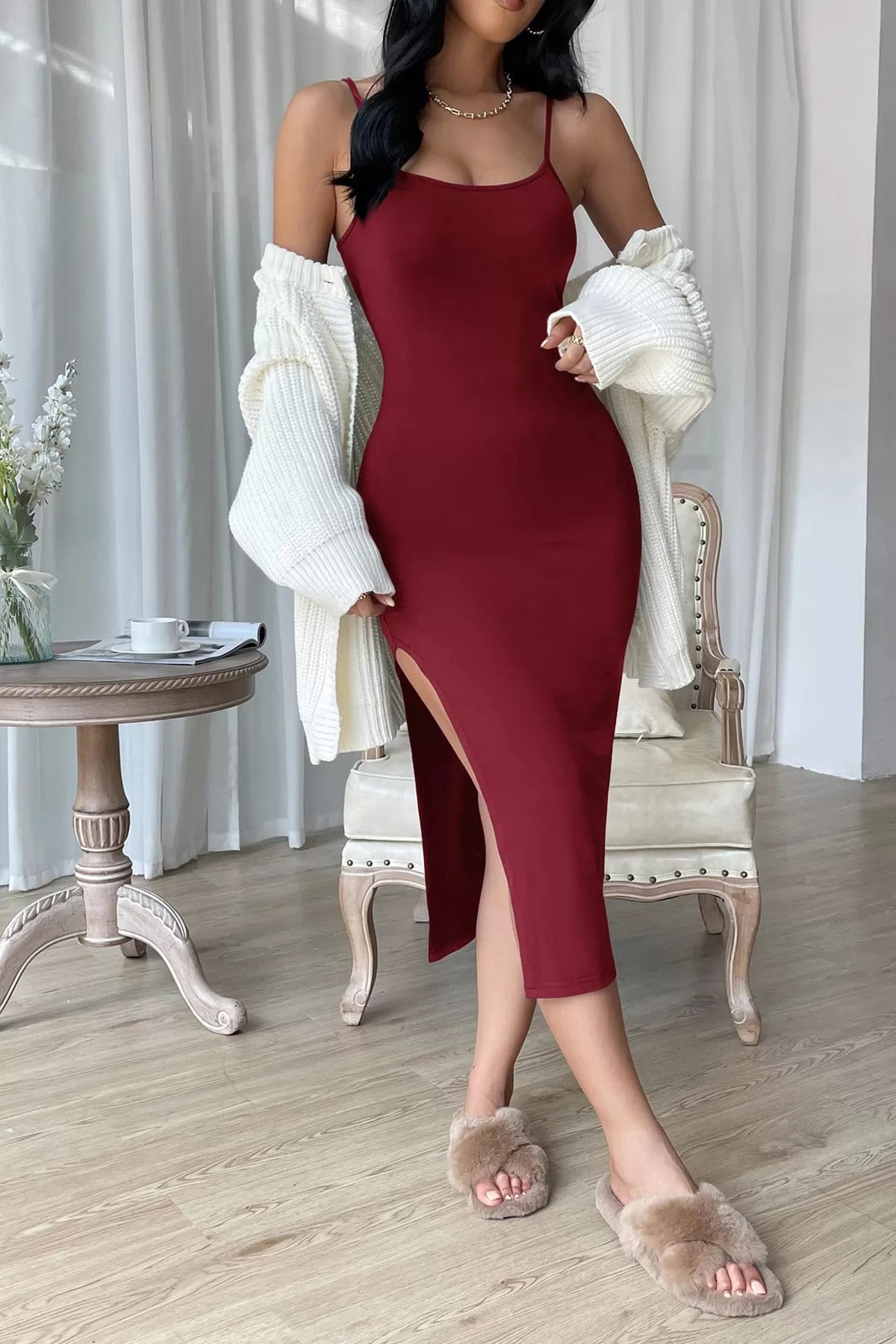 Bordo Yırtmaçlı Diz Altı Vücudu Saran Elbise