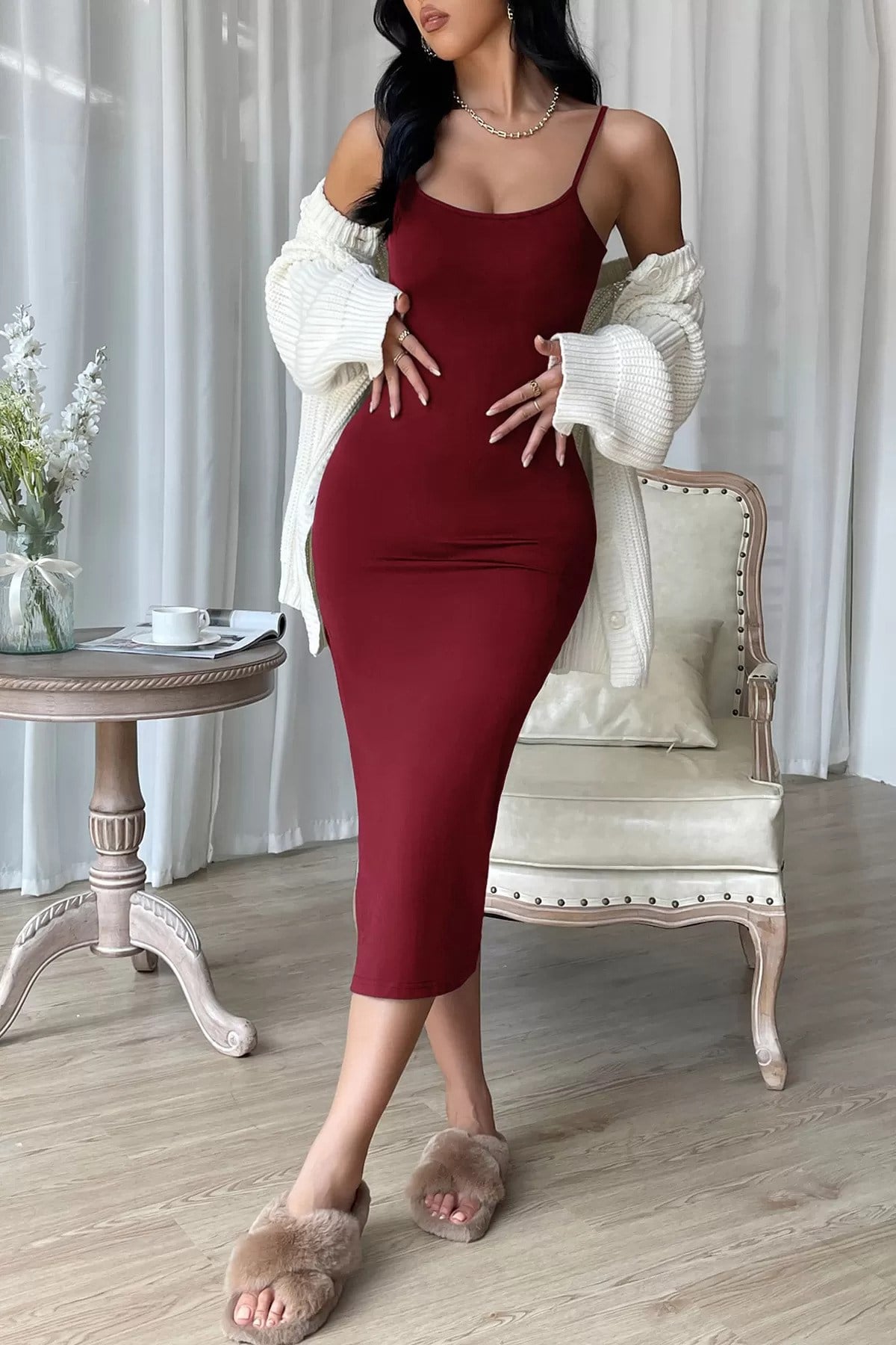 Bordo Yırtmaçlı Diz Altı Vücudu Saran Elbise