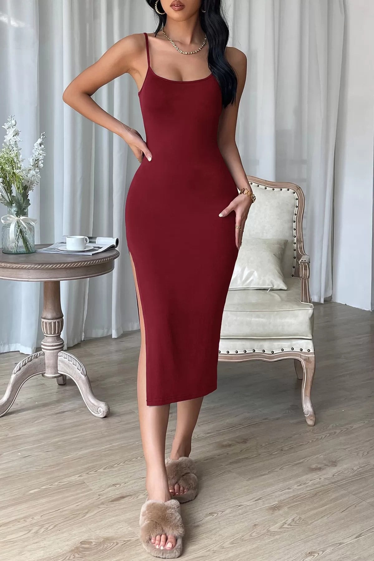 Bordo Yırtmaçlı Diz Altı Vücudu Saran Elbise