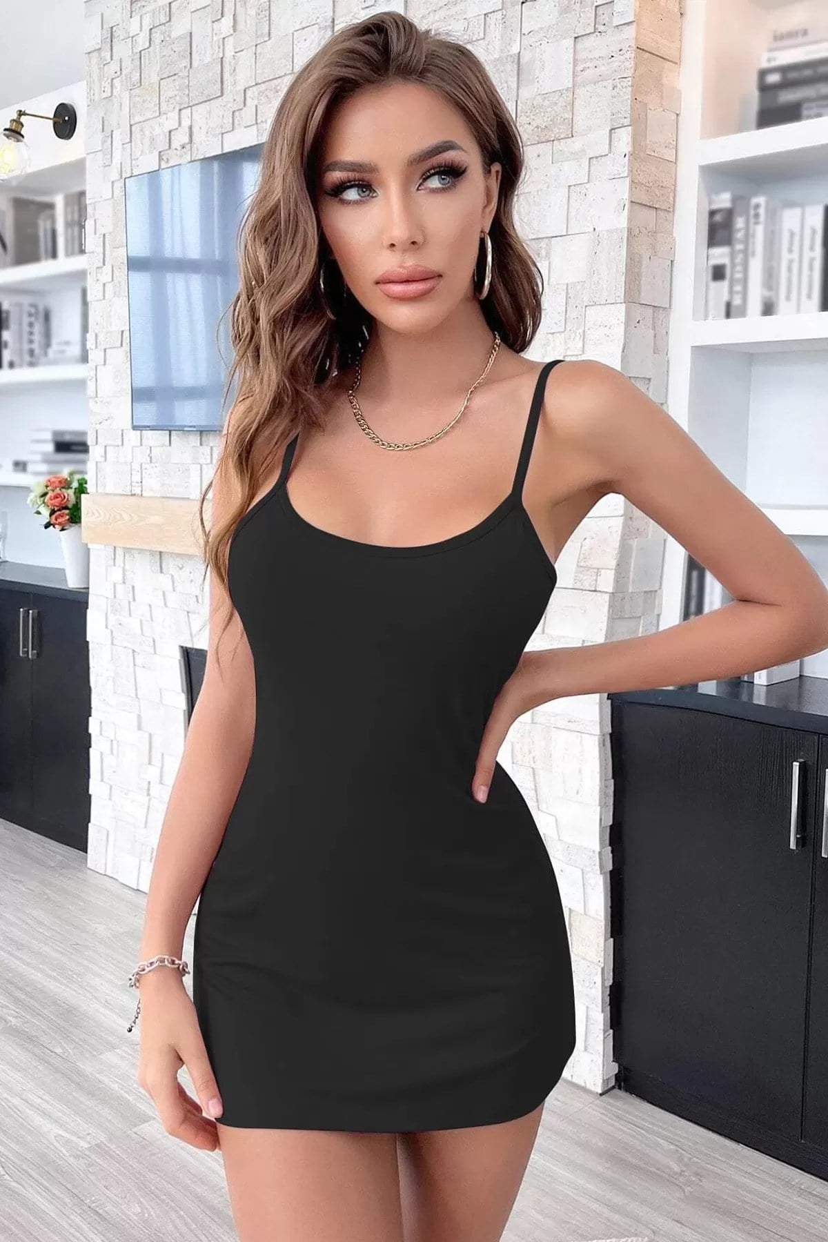Siyah Sırt Kısmı Komple Dantelli Mini Elbise