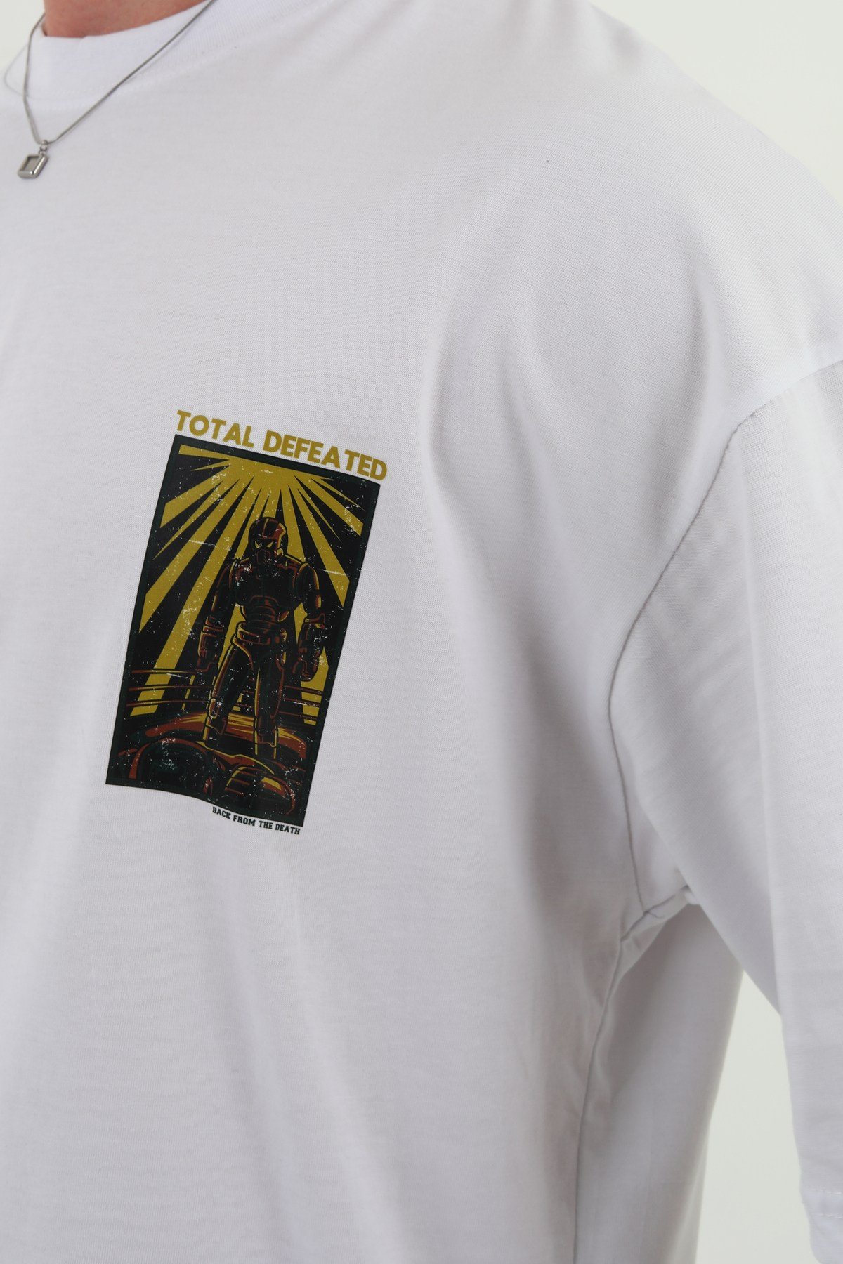 Totaldefeated-oversize Tişört | Beyaz Sırt Baskılı – Minimal Göğüs Desenli Unisex Tshirt