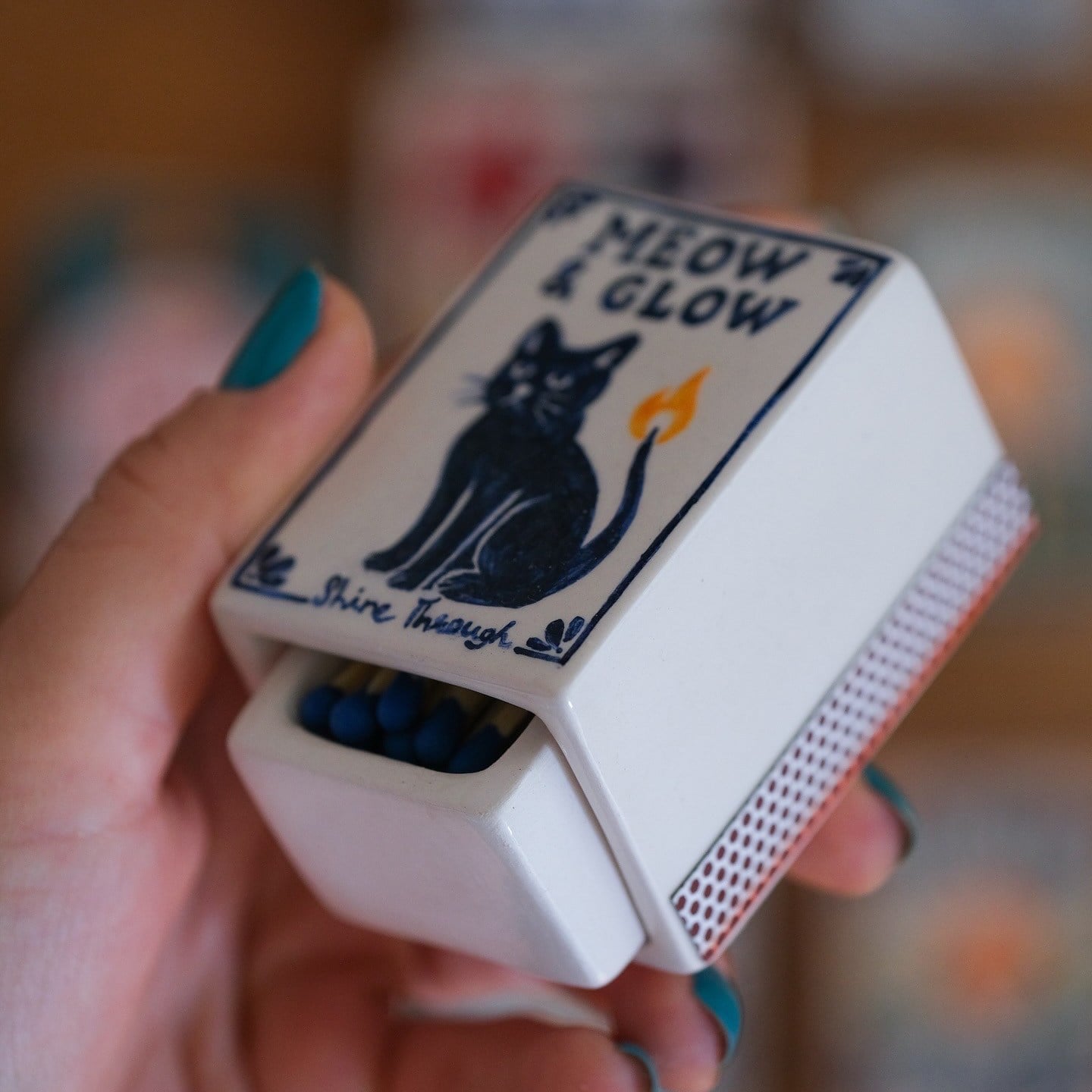 Kibrit Kutusu: Meow&Glow