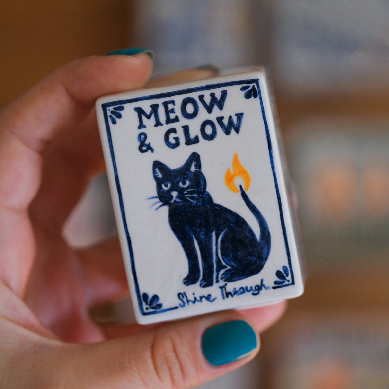 Kibrit Kutusu: Meow&Glow