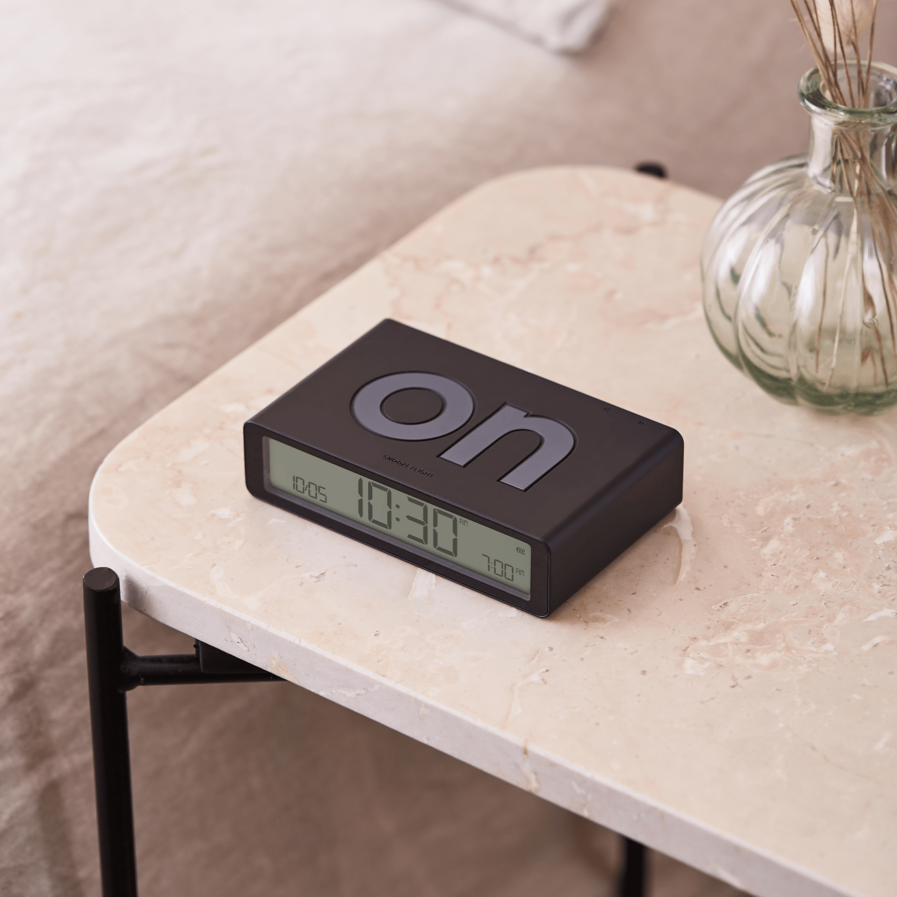 Lexon Flip Klasik Şarj Edilebilir Alarm Saat (Siyah)