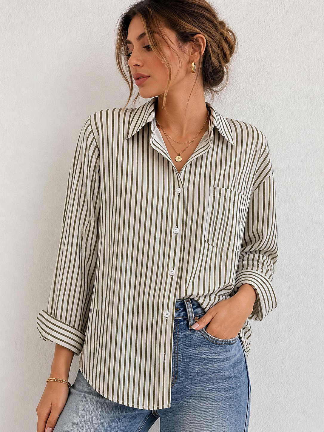 Çizgili Oversize Kadın Gömlek – Günlük Rahat Kesim Şıklık