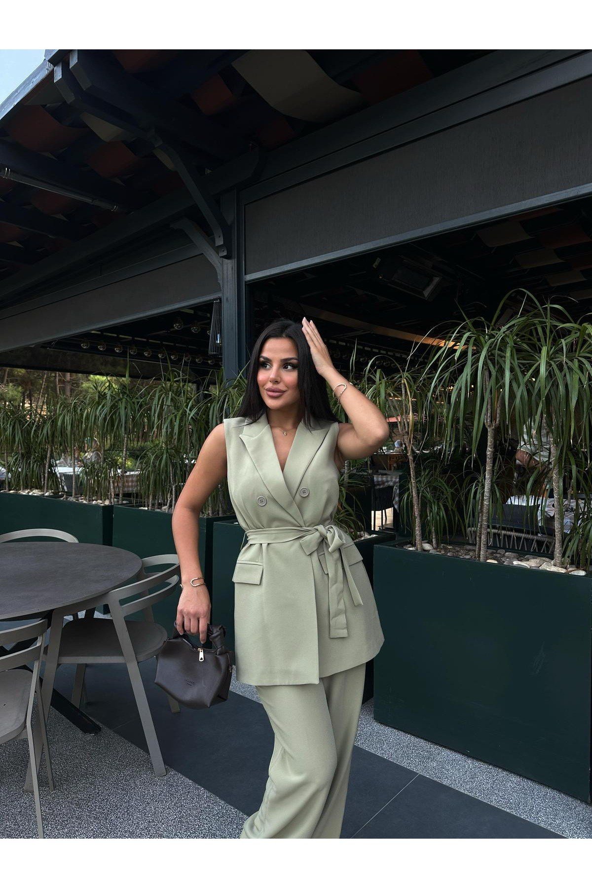 Düğmeli Yelekli Bağlamalı İkili Blazer Takım