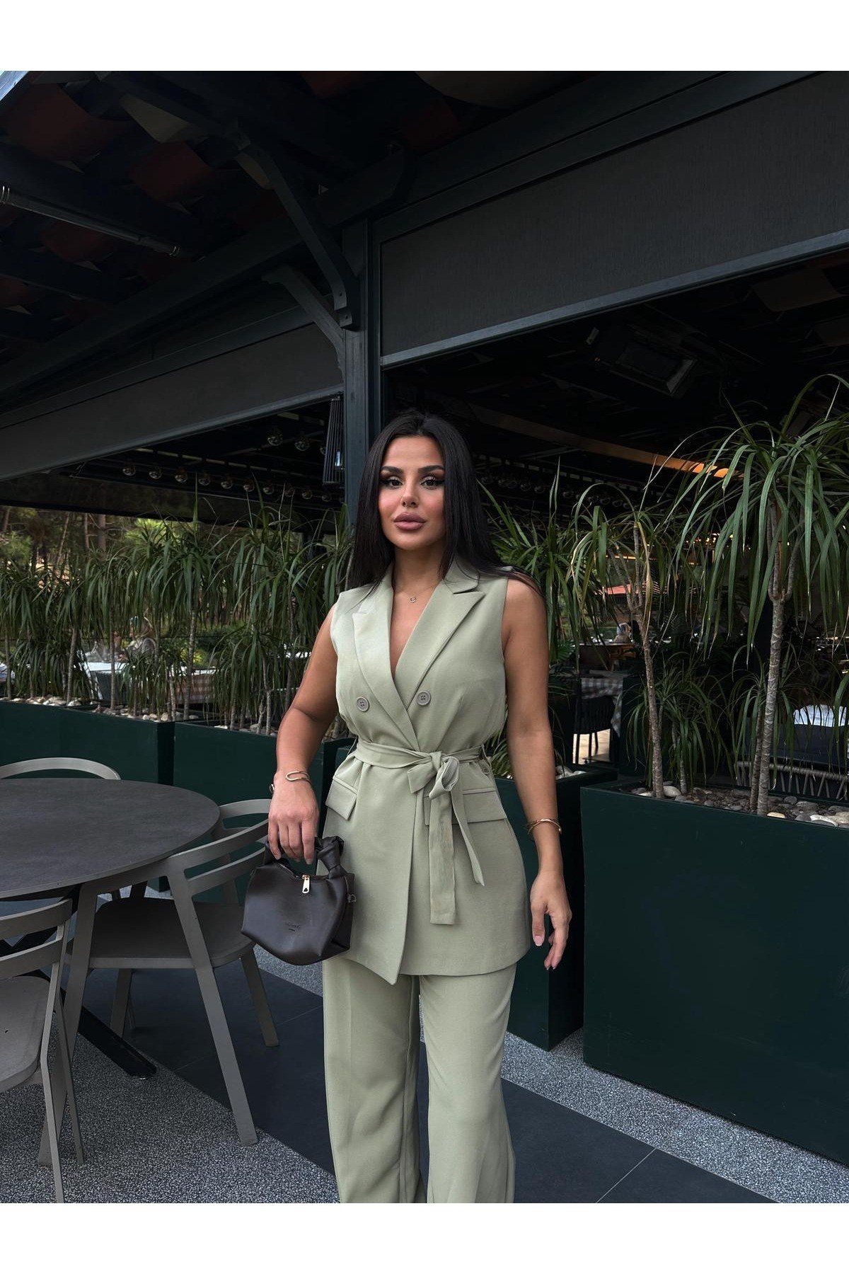Düğmeli Yelekli Bağlamalı İkili Blazer Takım