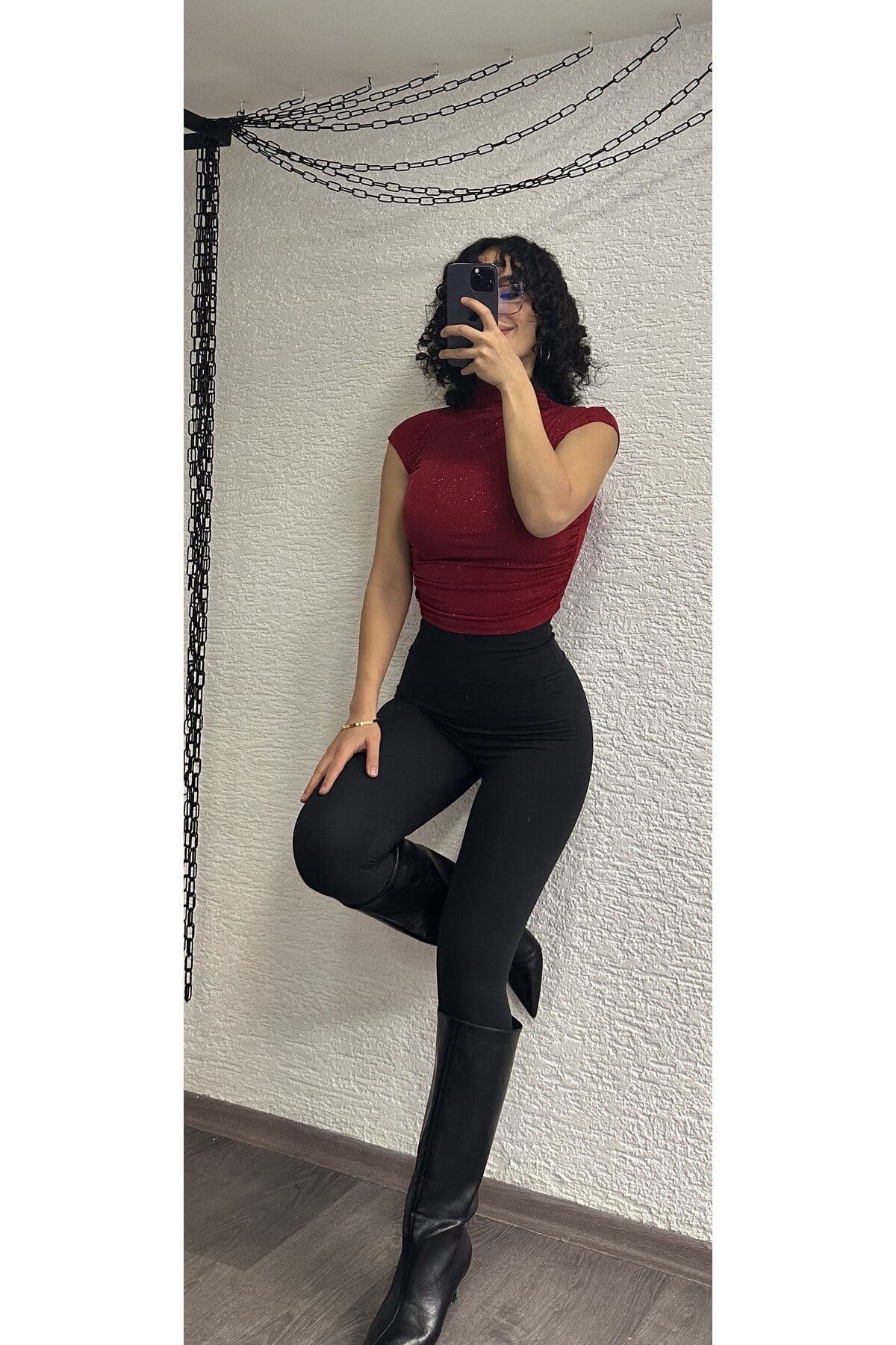 Kadın Bordo Simli Kolsuz Body Bluz – Slim Fit Şık Günlük ve Gece Kombin Üst