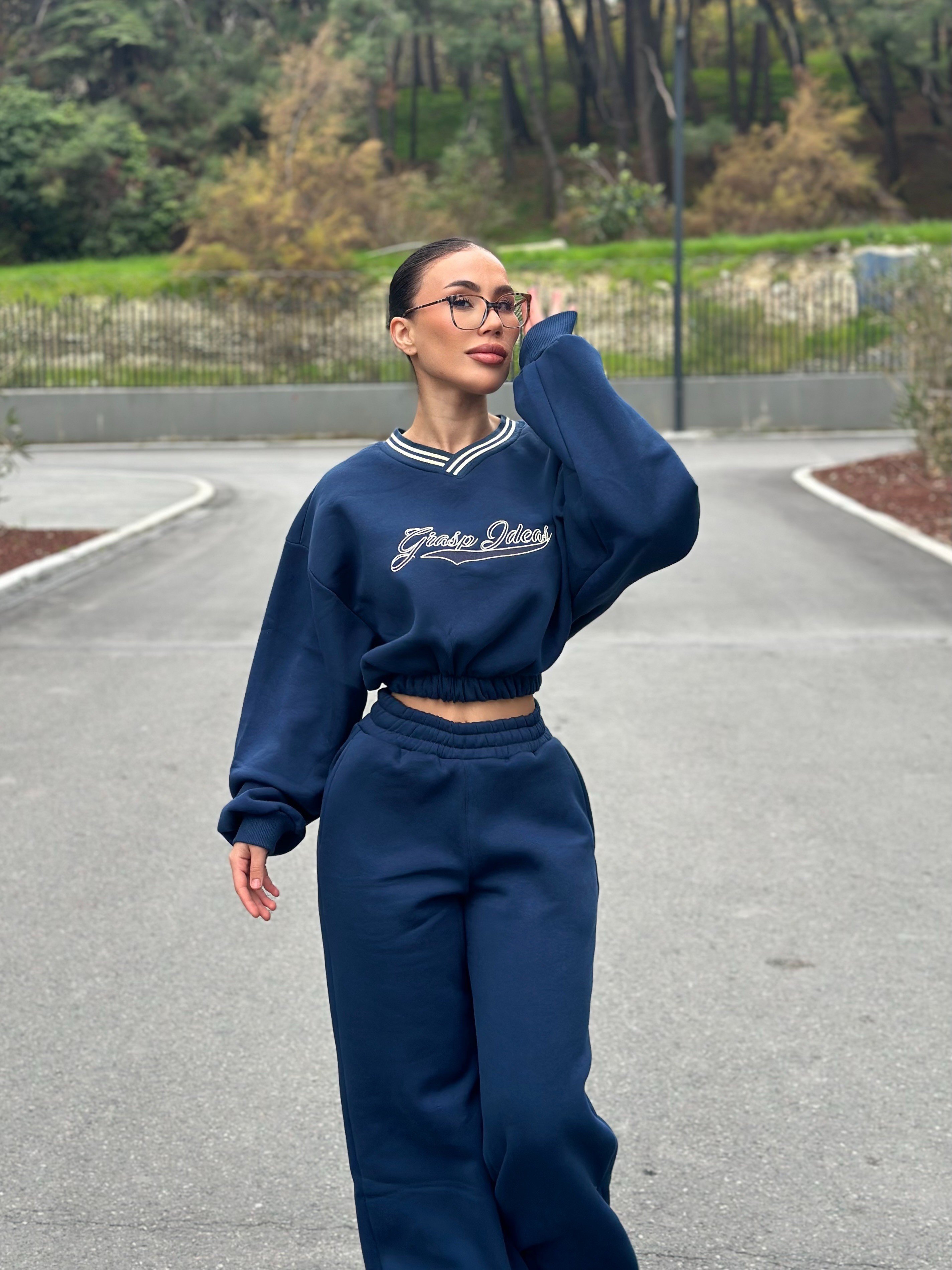 Kadın Lacivert Crop Sweatshirt & Yüksek Bel Eşofman Altı Takımı – Oversize Fit, Günlük Spor Şıklık