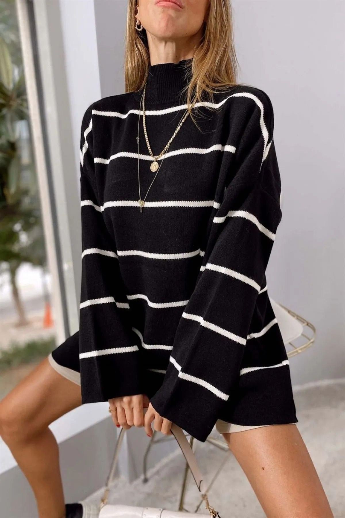 Kadın Siyah Dik Yaka Oversize Model Kazak Tunik