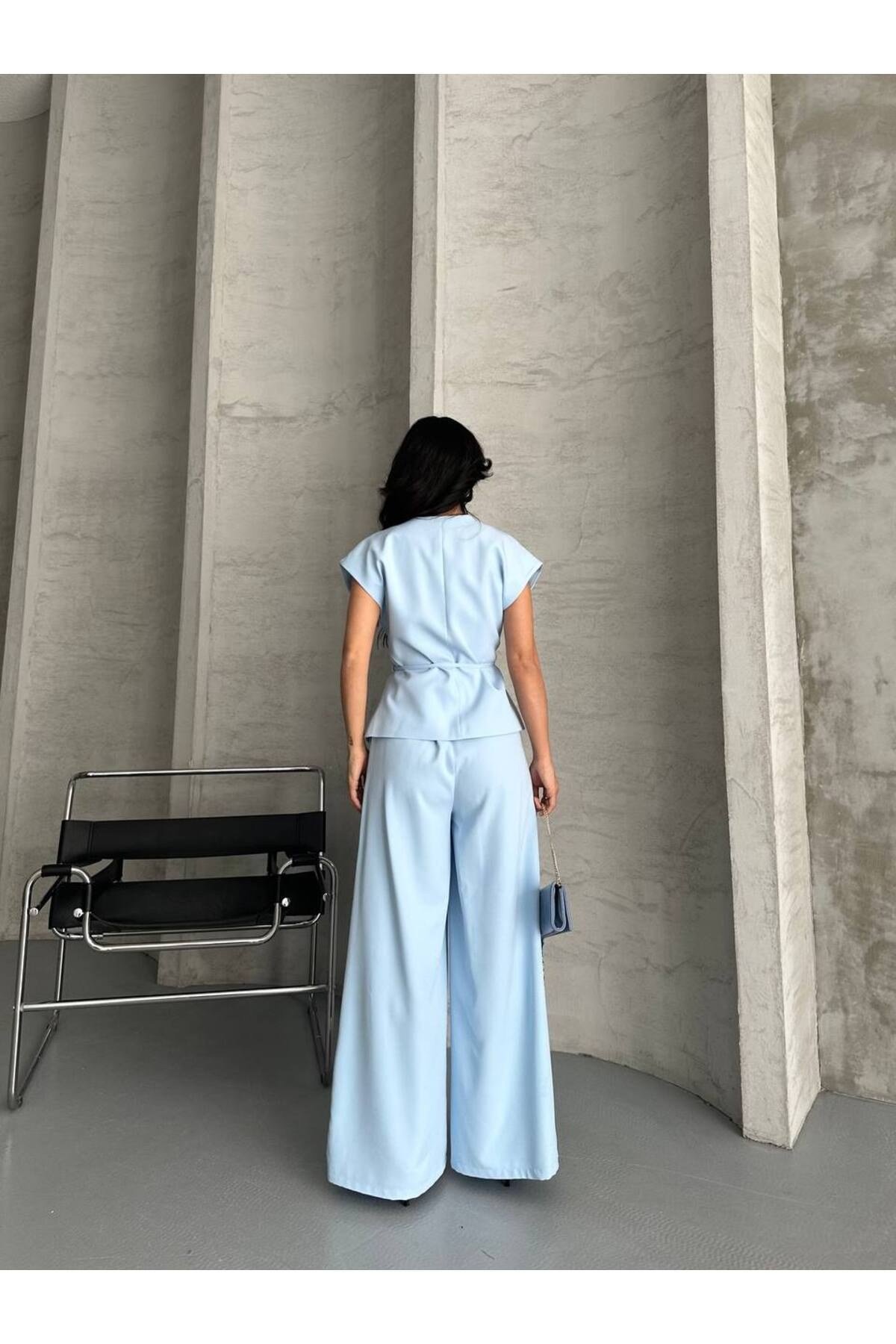Modern Stil Kruvaze Takım - Kemerli Üst & Bol Paça Pantolon
