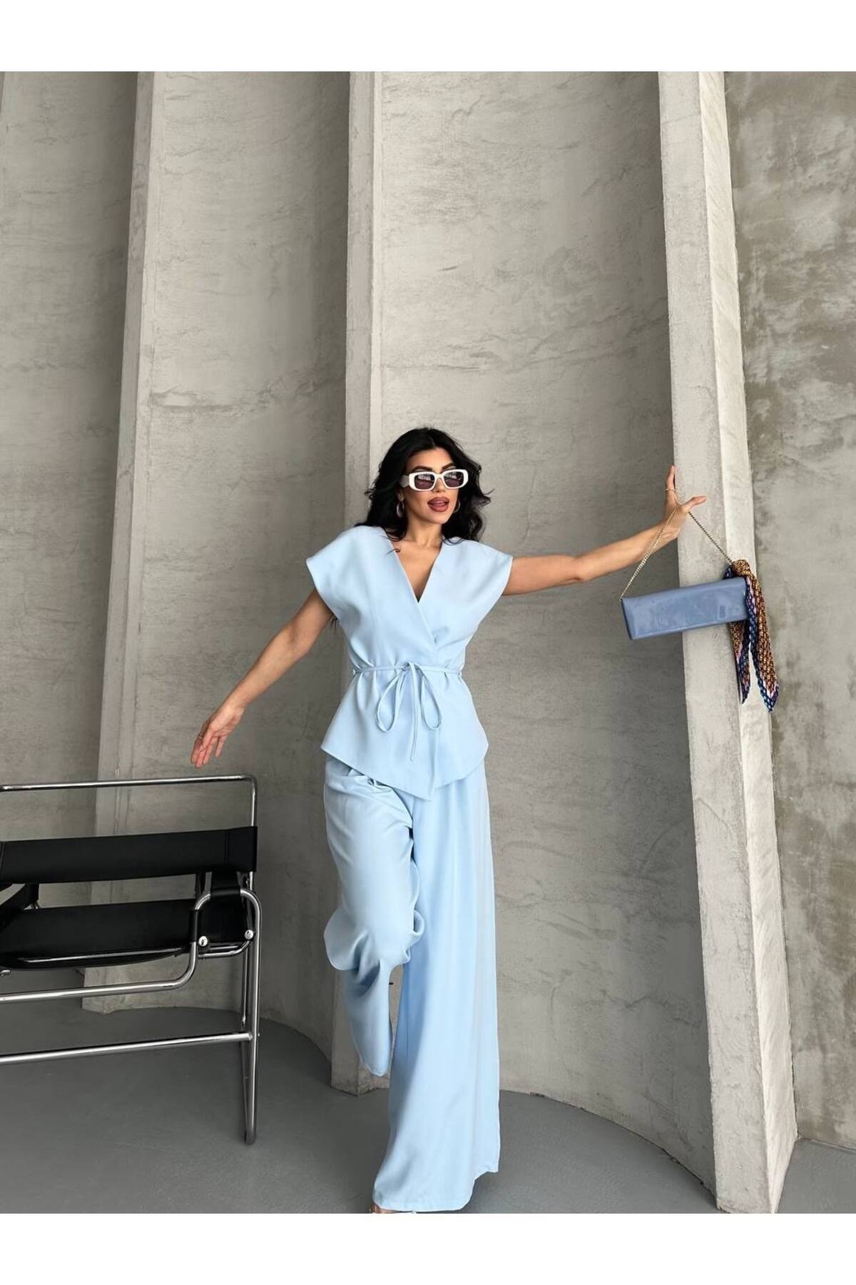 Modern Stil Kruvaze Takım - Kemerli Üst & Bol Paça Pantolon