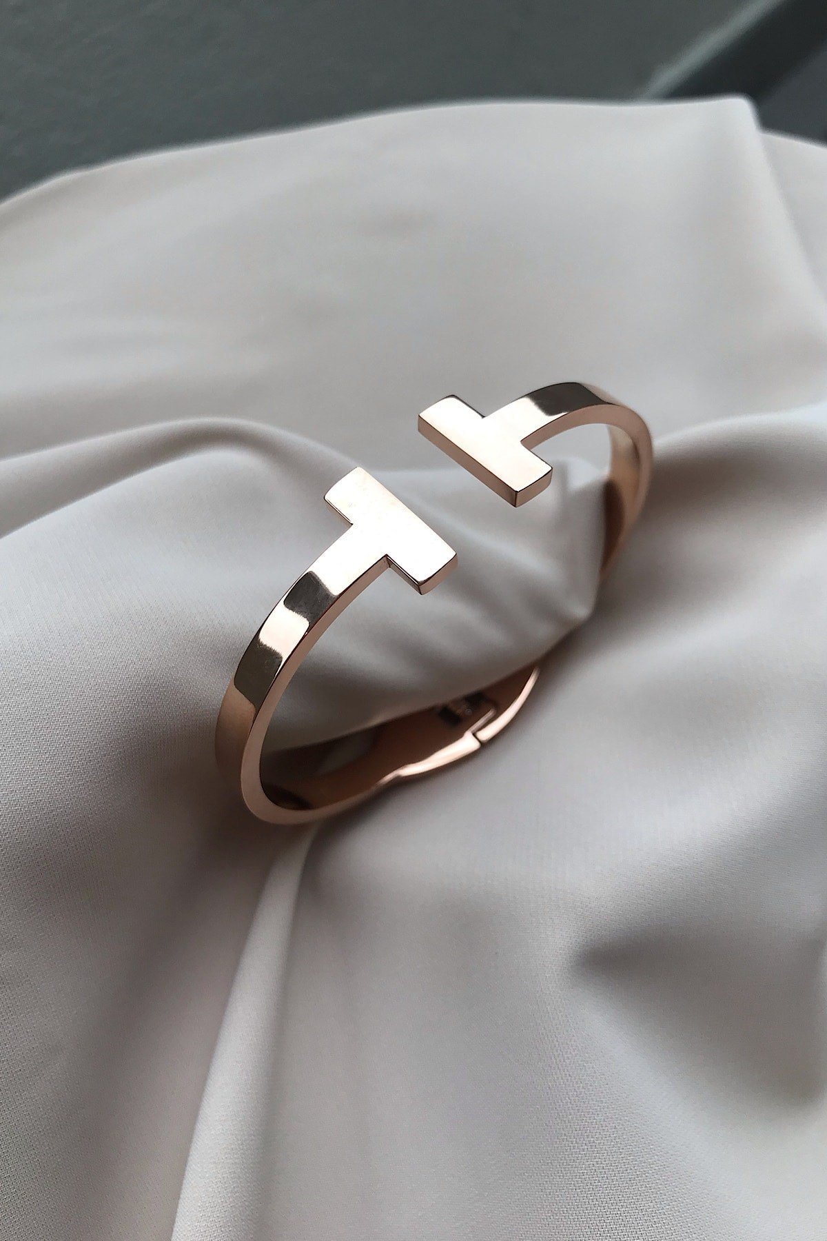 Tiffany Model T Uçlu Düz 316l Çelik Bileklik