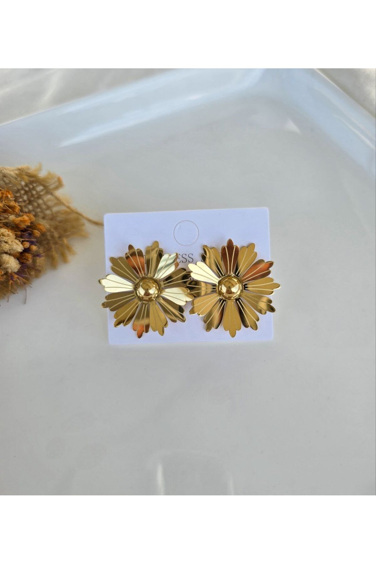 316 1. SINIF ÇELİK ÇİÇEK MODEL GOLD ŞIK KADIN KÜPE