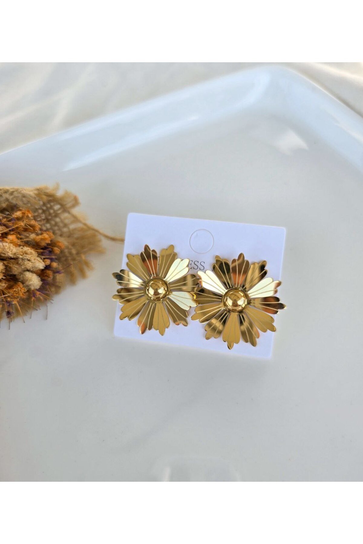 316 1. SINIF ÇELİK ÇİÇEK MODEL GOLD ŞIK KADIN KÜPE