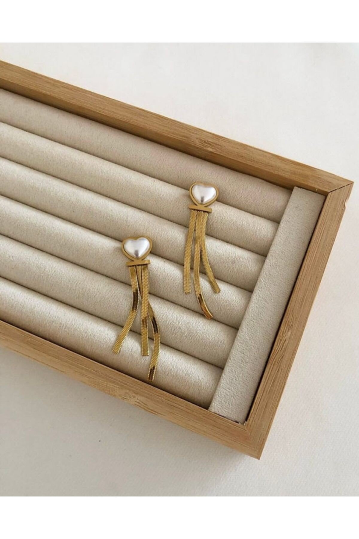 316L 1. SINIF ÇELİK İNCİ VE KALP DETAYLI İTALYAN SARKIK GOLD KADIN KÜPE