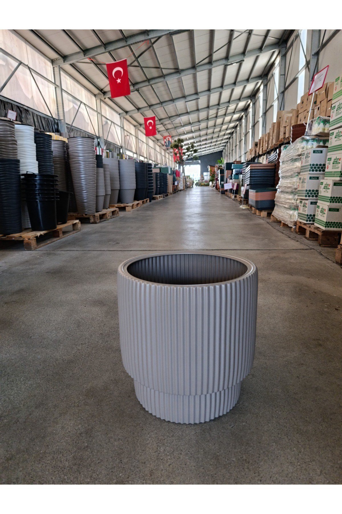 40 Litre Dekoratif Sert Plastik Saksı