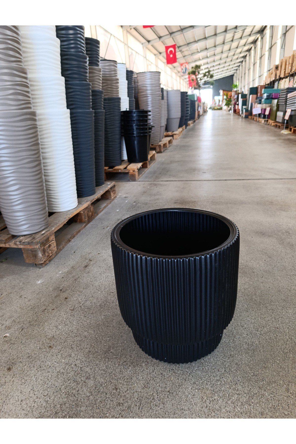 40 Litre Dekoratif Sert Plastik Saksı