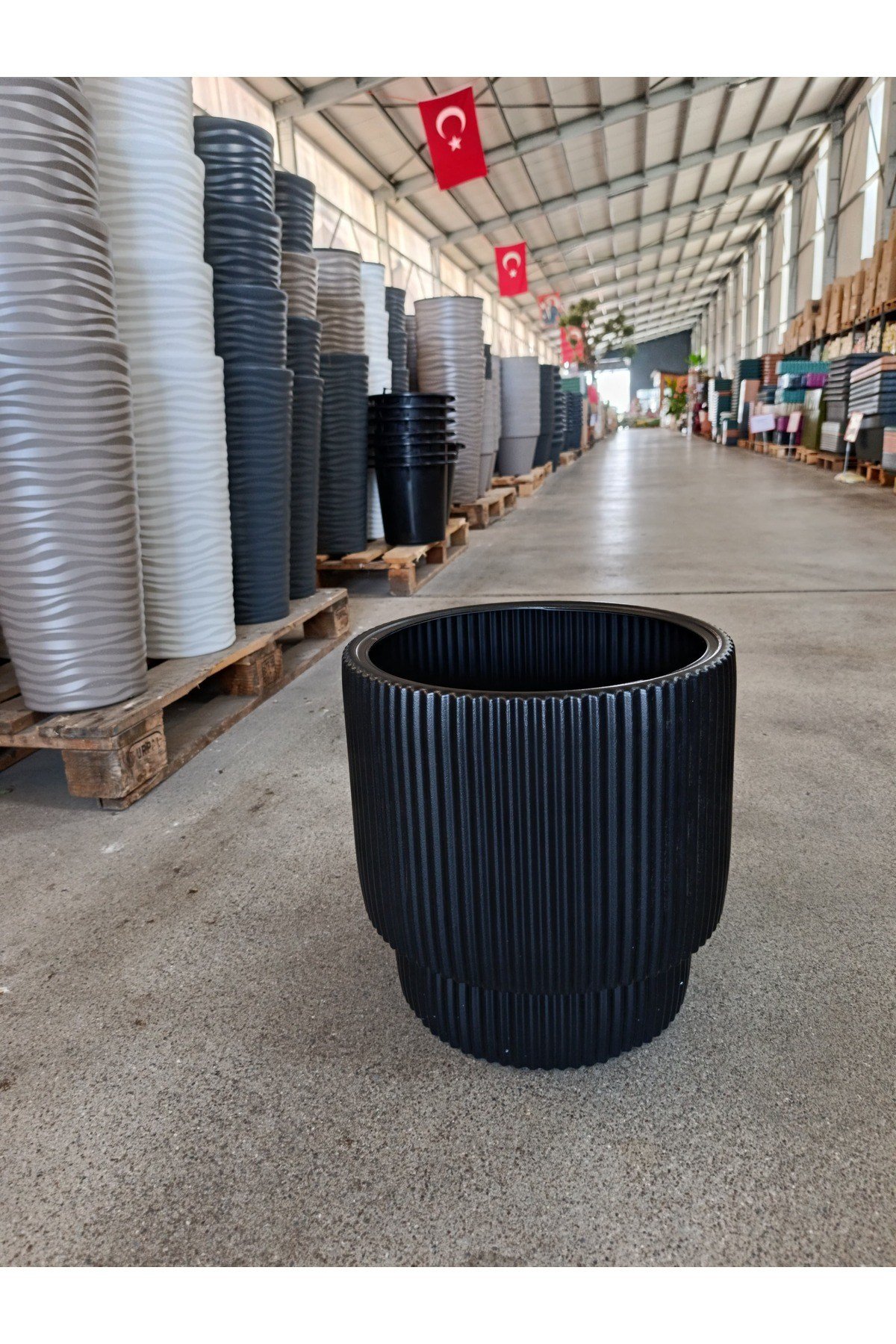 40 Litre Dekoratif Sert Plastik Saksı