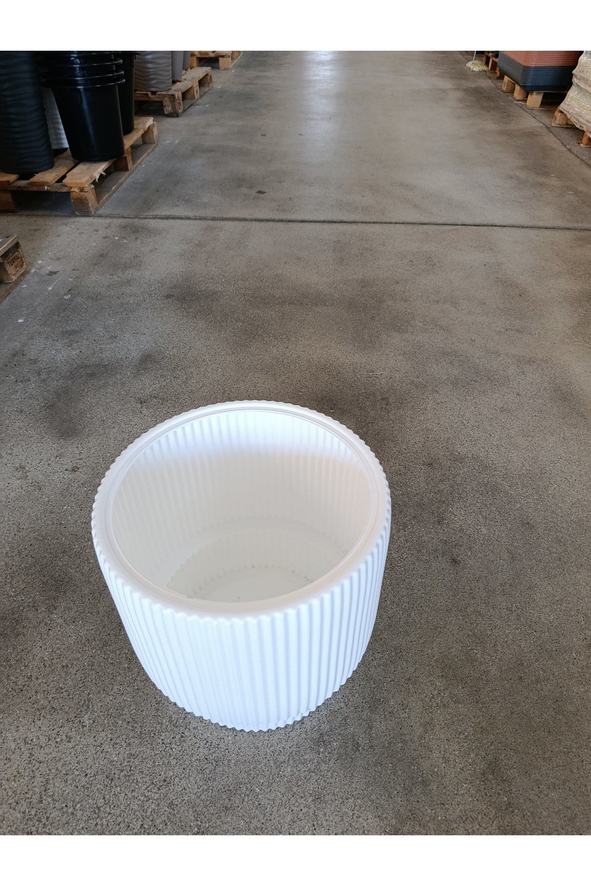 40 Litre Dekoratif Sert Plastik Saksı