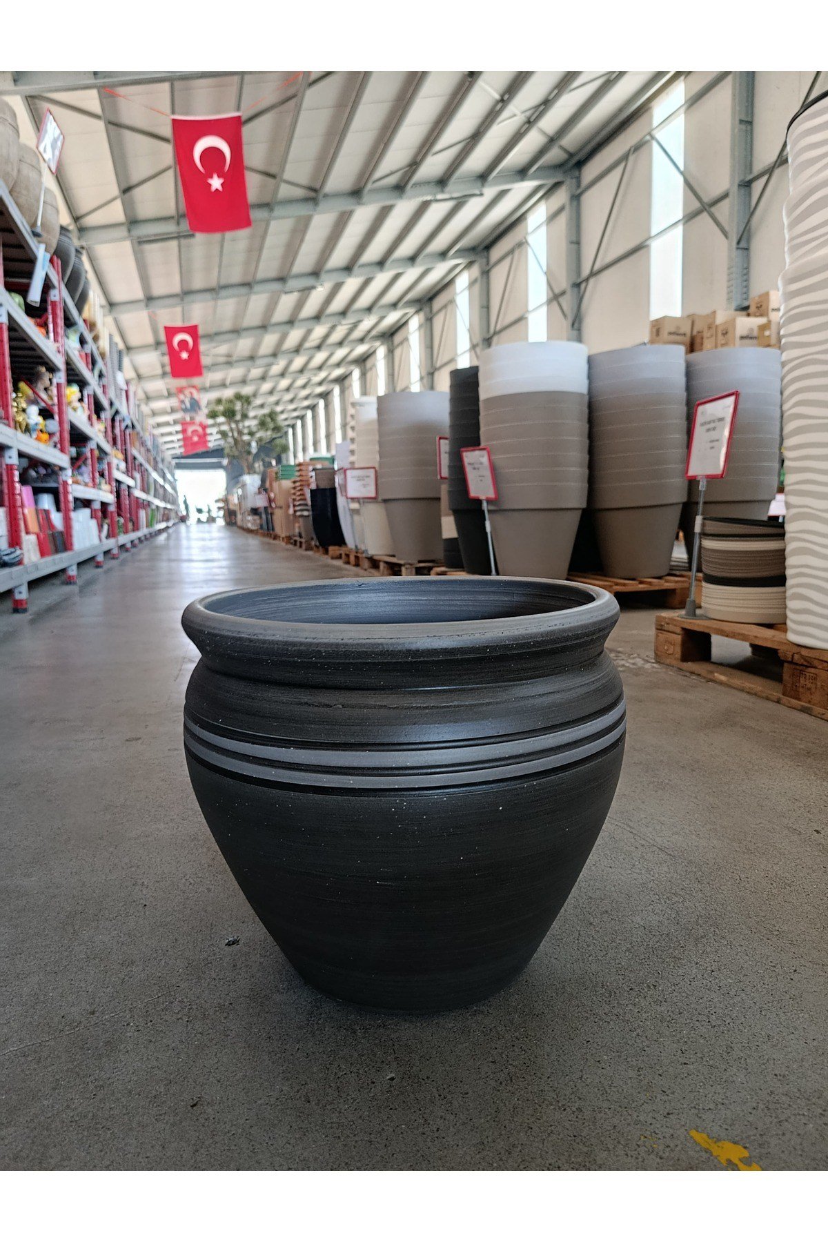 60 Litre Hafif Beton Gümüş Detaylı Bombeli Taş Saksı