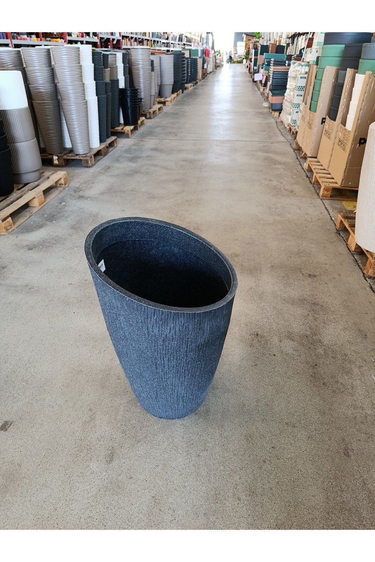 65 Litre Dizayn Açılı Fiberglas Saksı