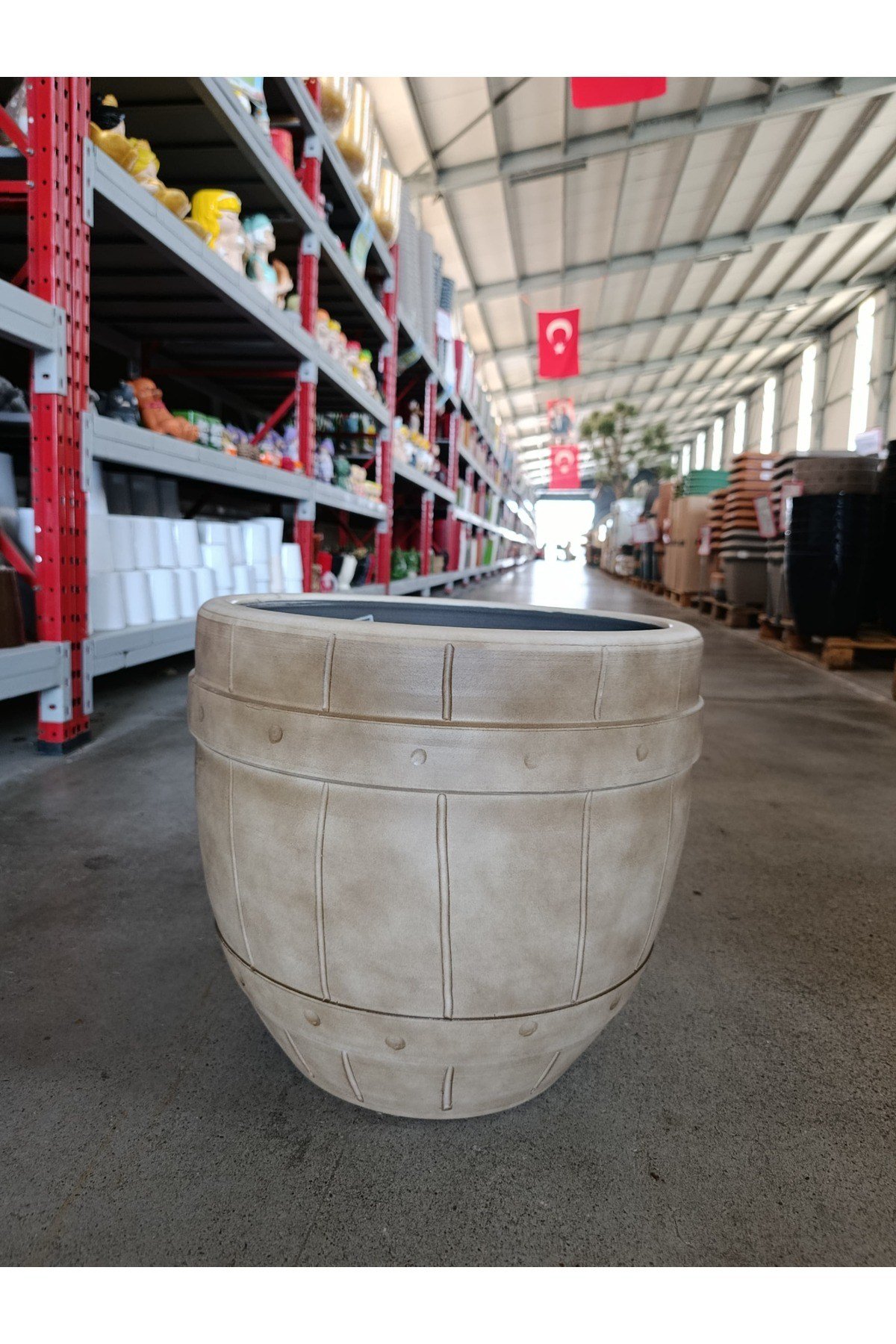 65 Litre Hafif Beton Çizgi Detaylı Taş Saksı