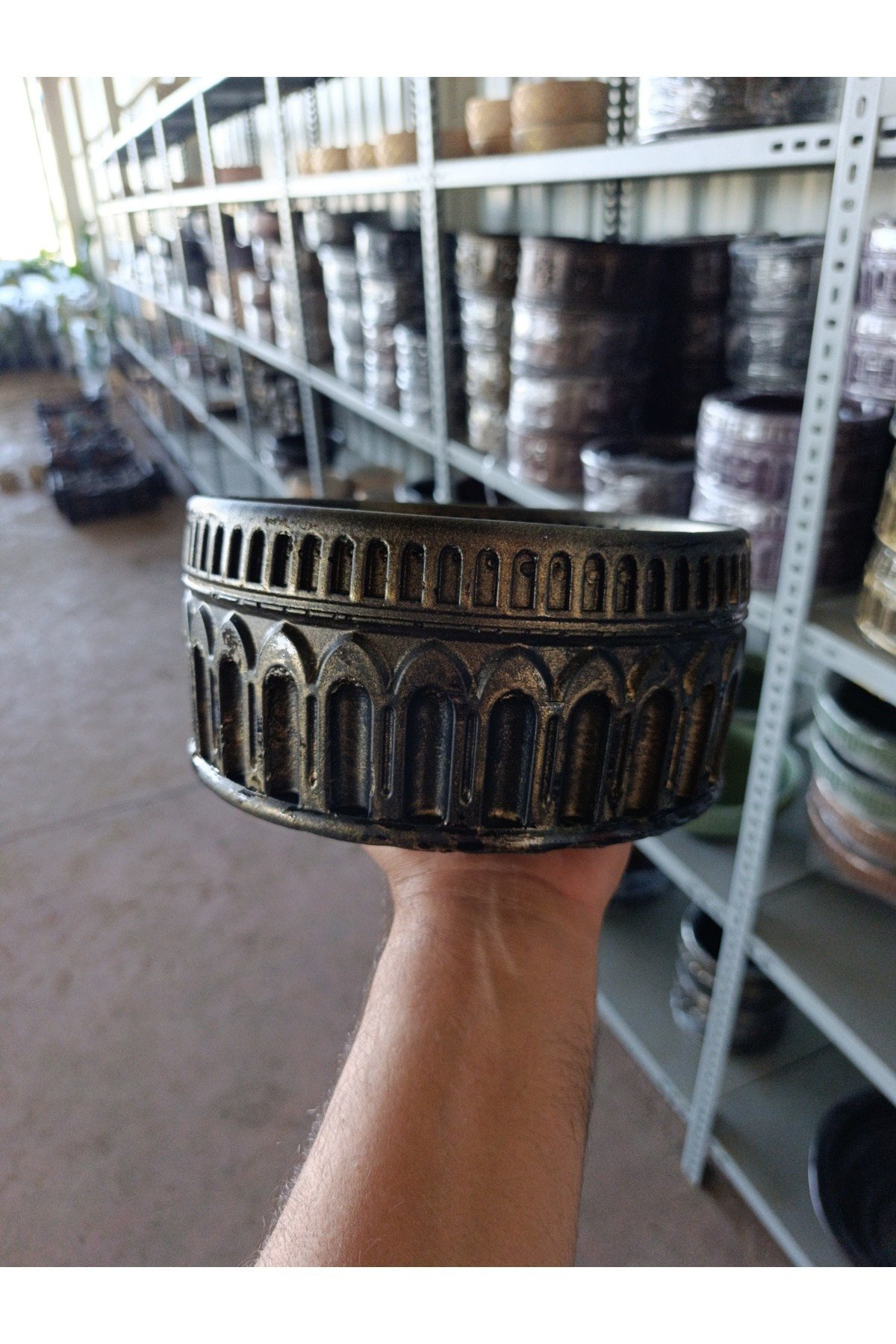 Antik Arena Taş Saksı 21*11 cm ve Para Çiçeği