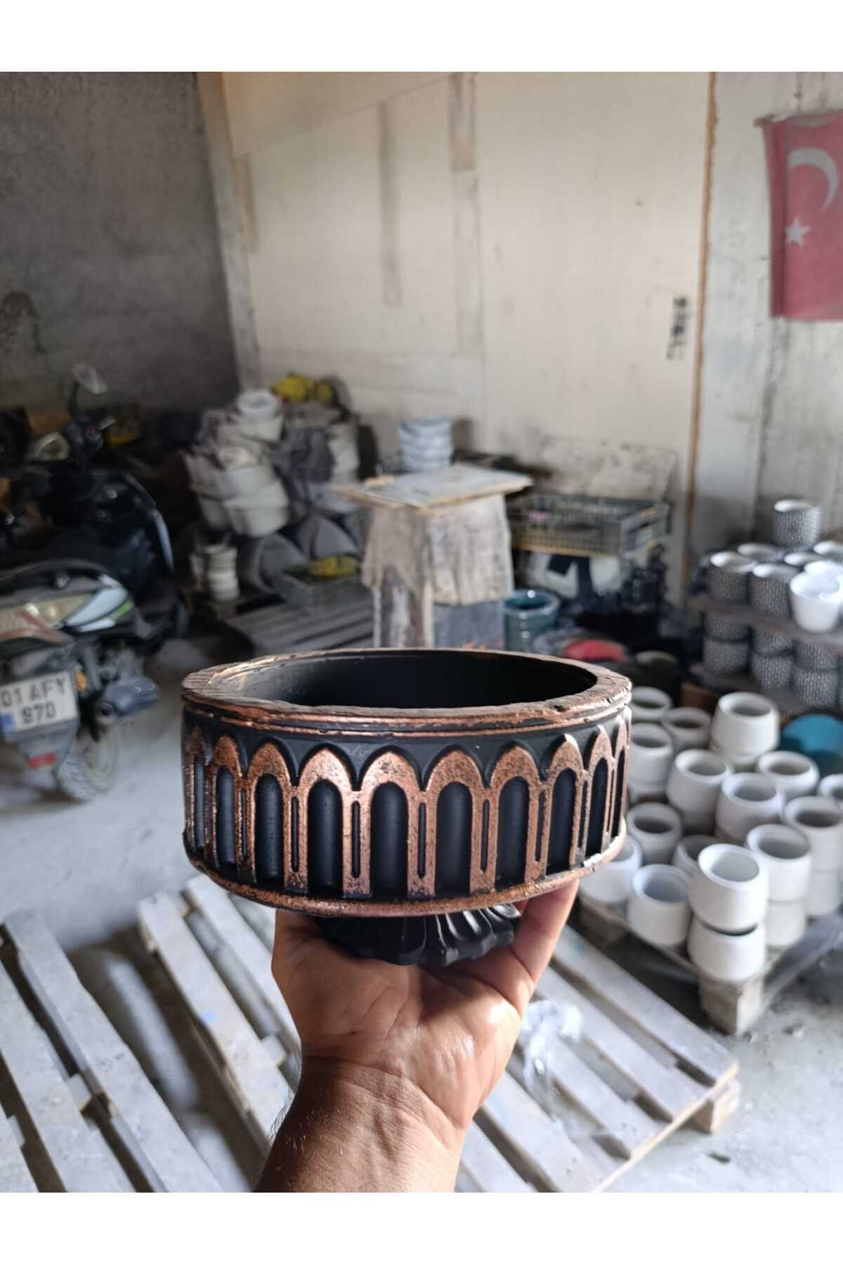 Ayaklı Rose Detaylı Dekoratif Collesium Saksı
