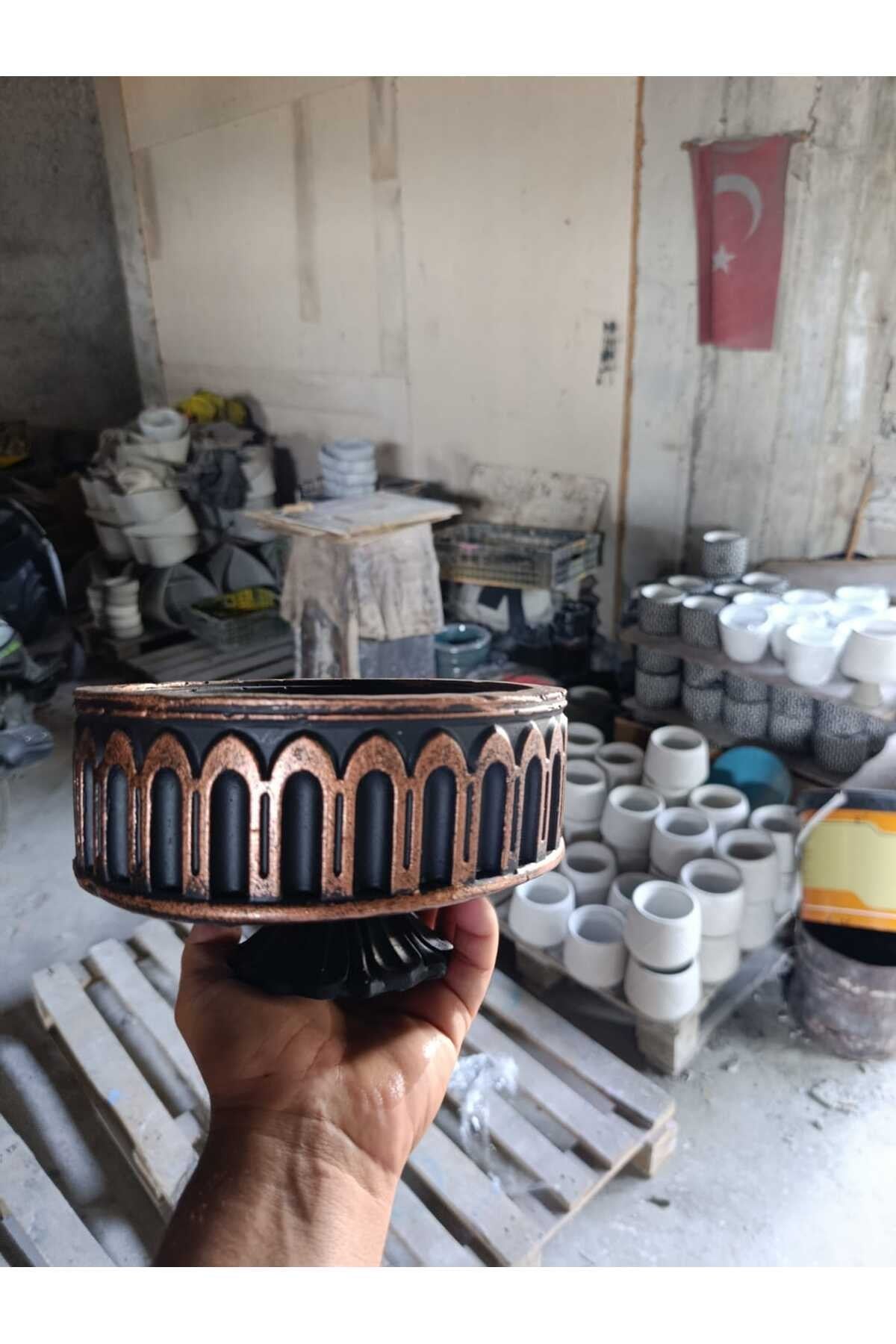 Ayaklı Rose Detaylı Dekoratif Collesium Saksı