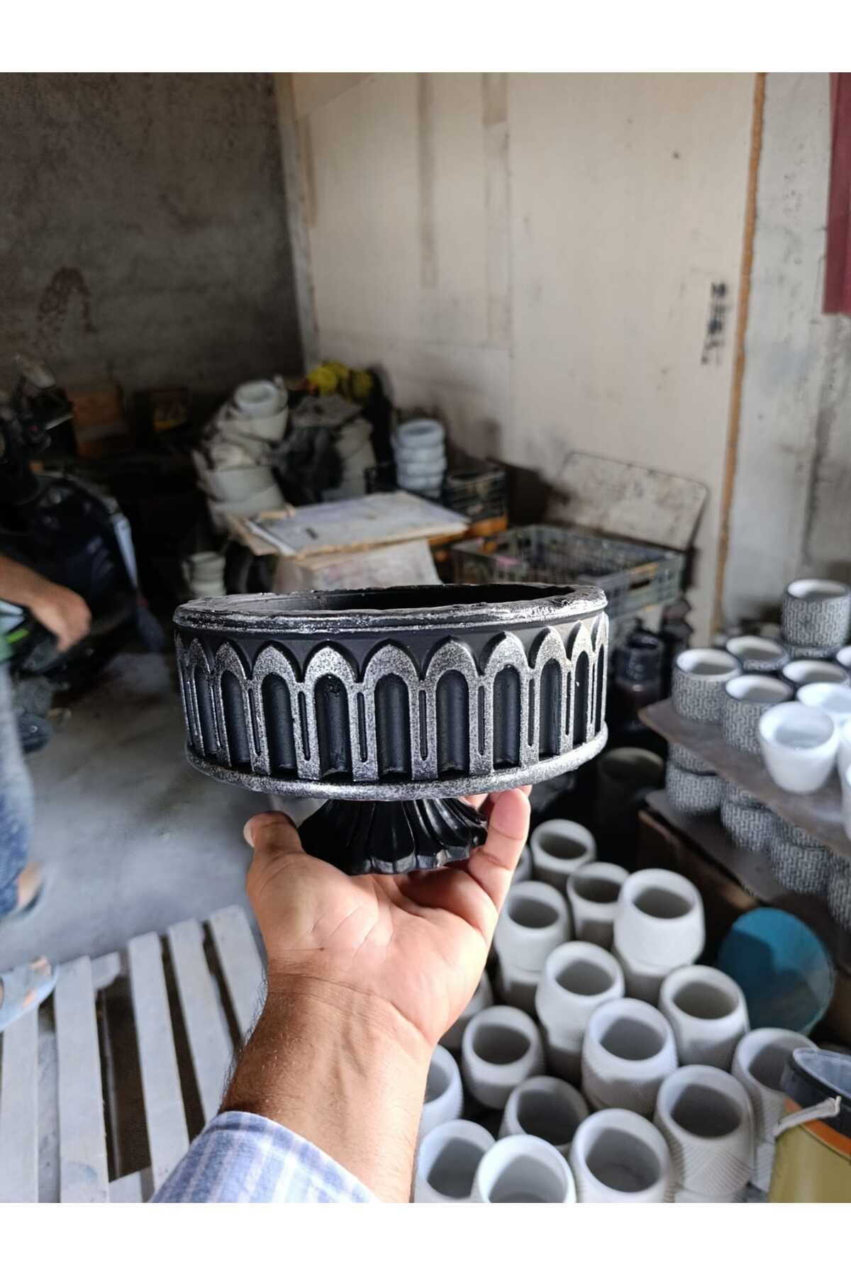 Ayaklı Siyah-Gri Collesium Saksı