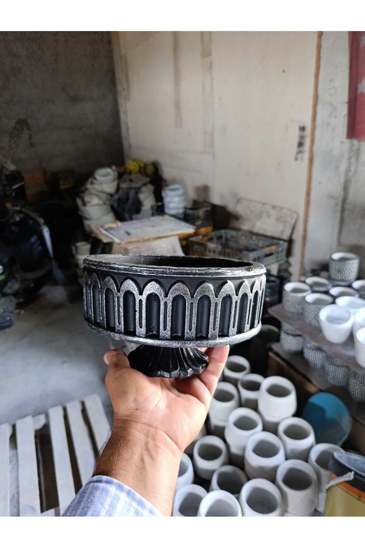 Ayaklı Siyah-Gri Collesium Saksı